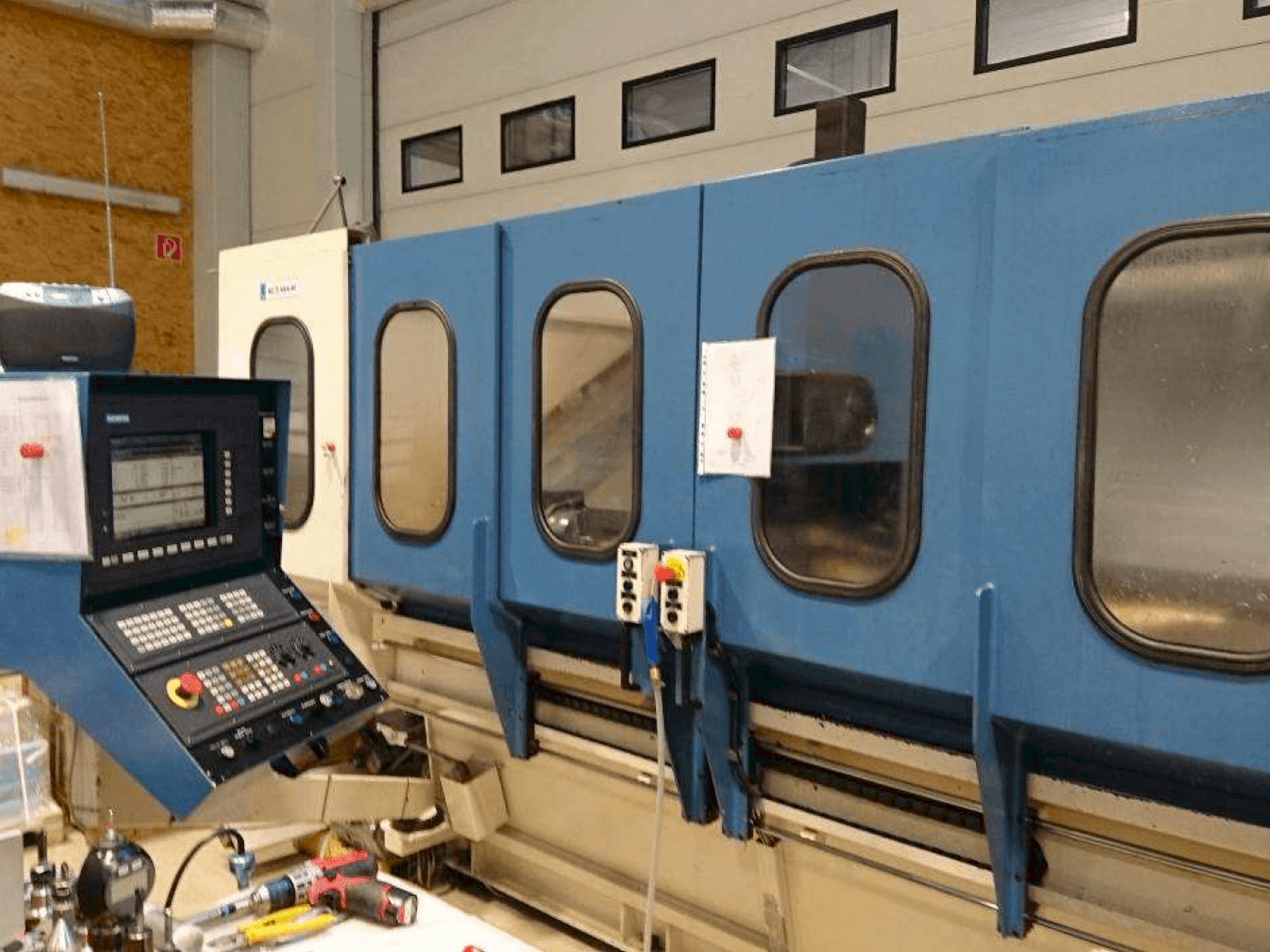 Čelní pohled na AXA VSC 2-M stroj