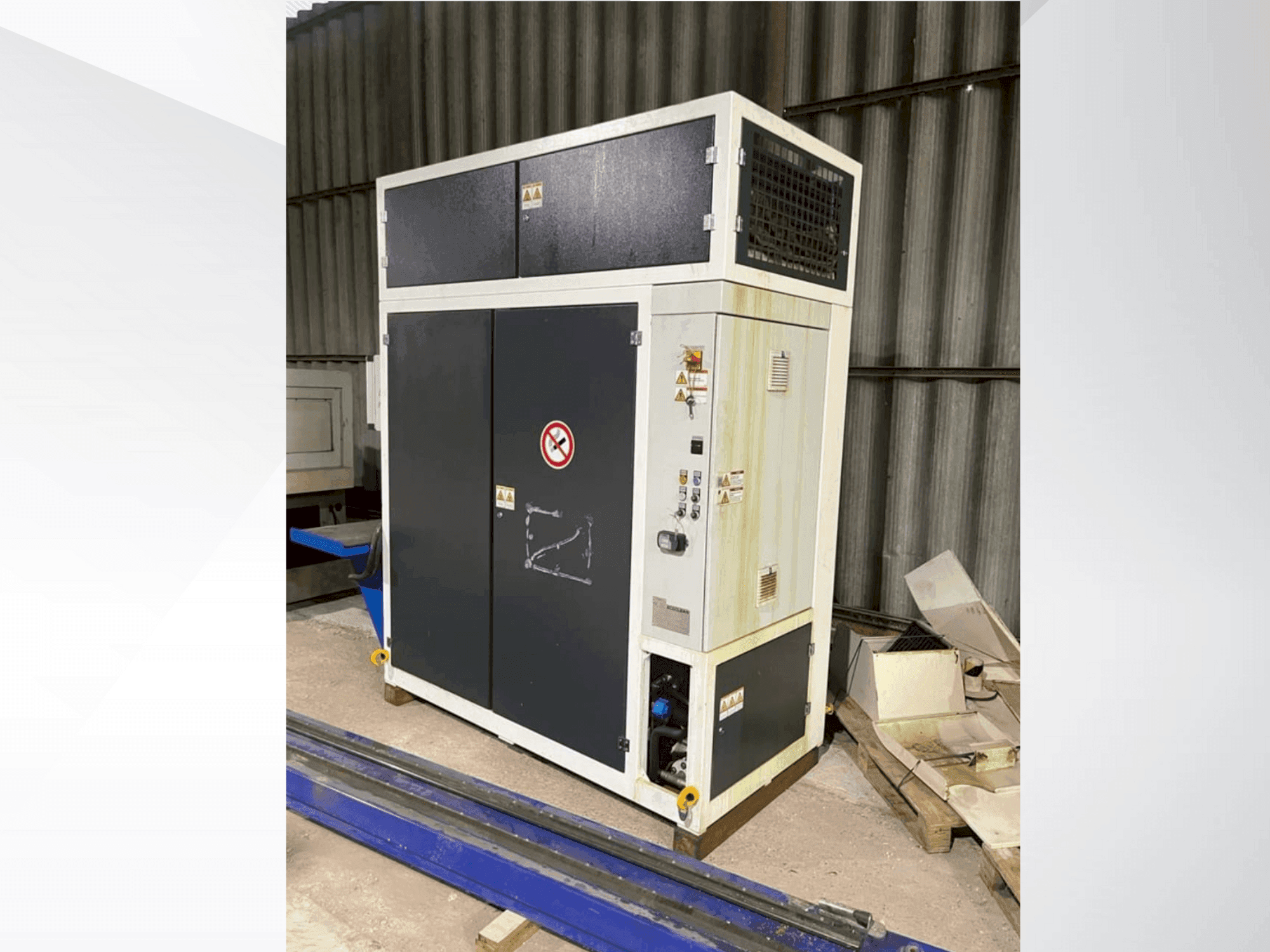 Čelní pohled na DÜRR Ecoclean Minio 85c (2019) stroj