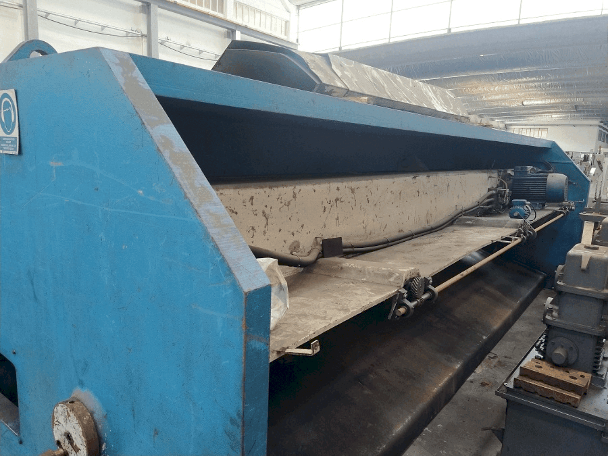 Čelní pohled na JORDI CH 6100 - 10 stroj