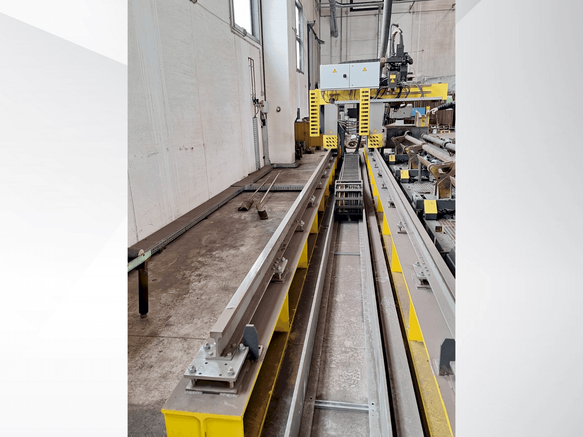 Čelní pohled na ESAB SUPRAREX 3100 stroj