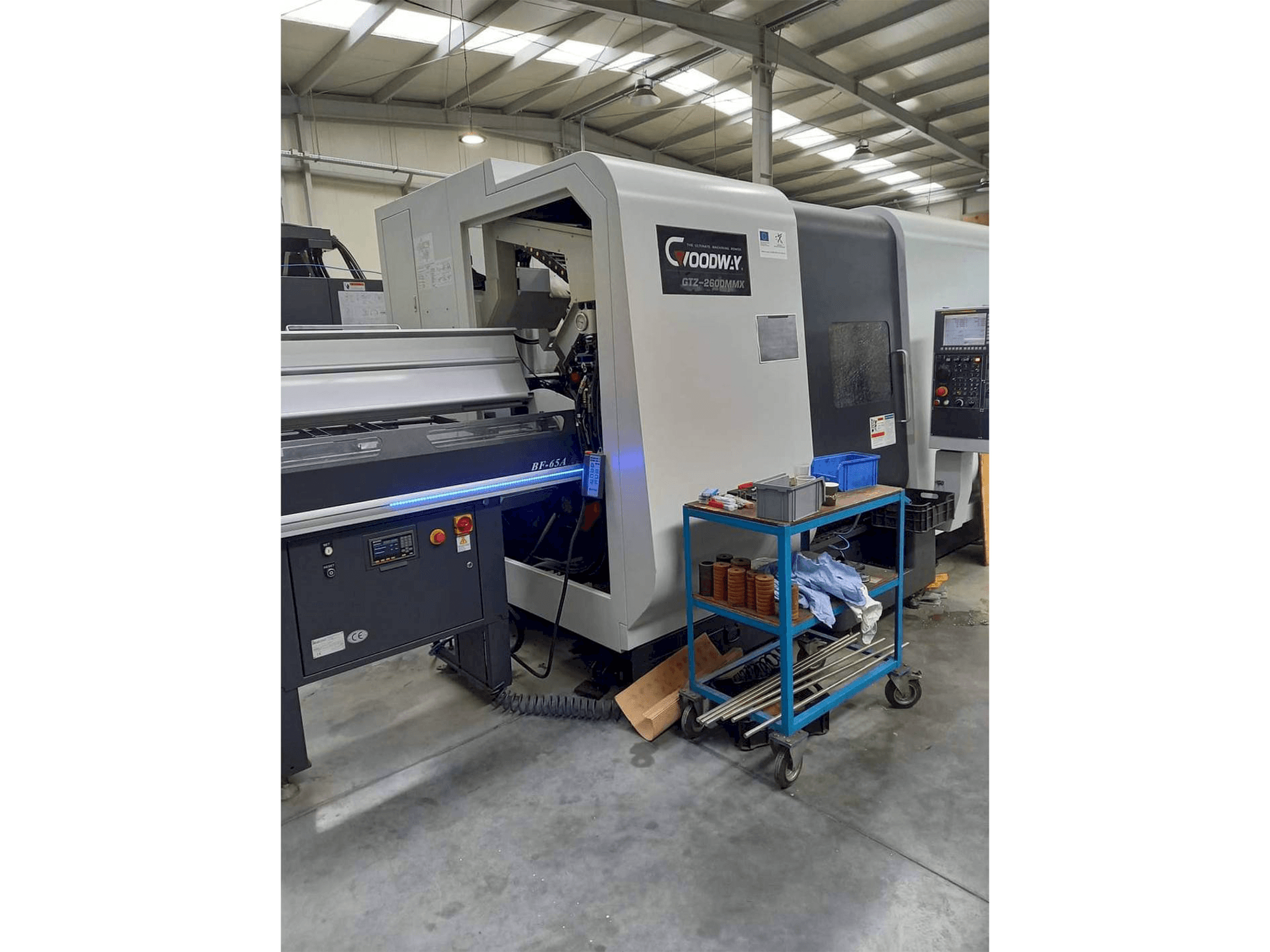 Čelní pohled na Goodway GTZ-2600 MMX stroj