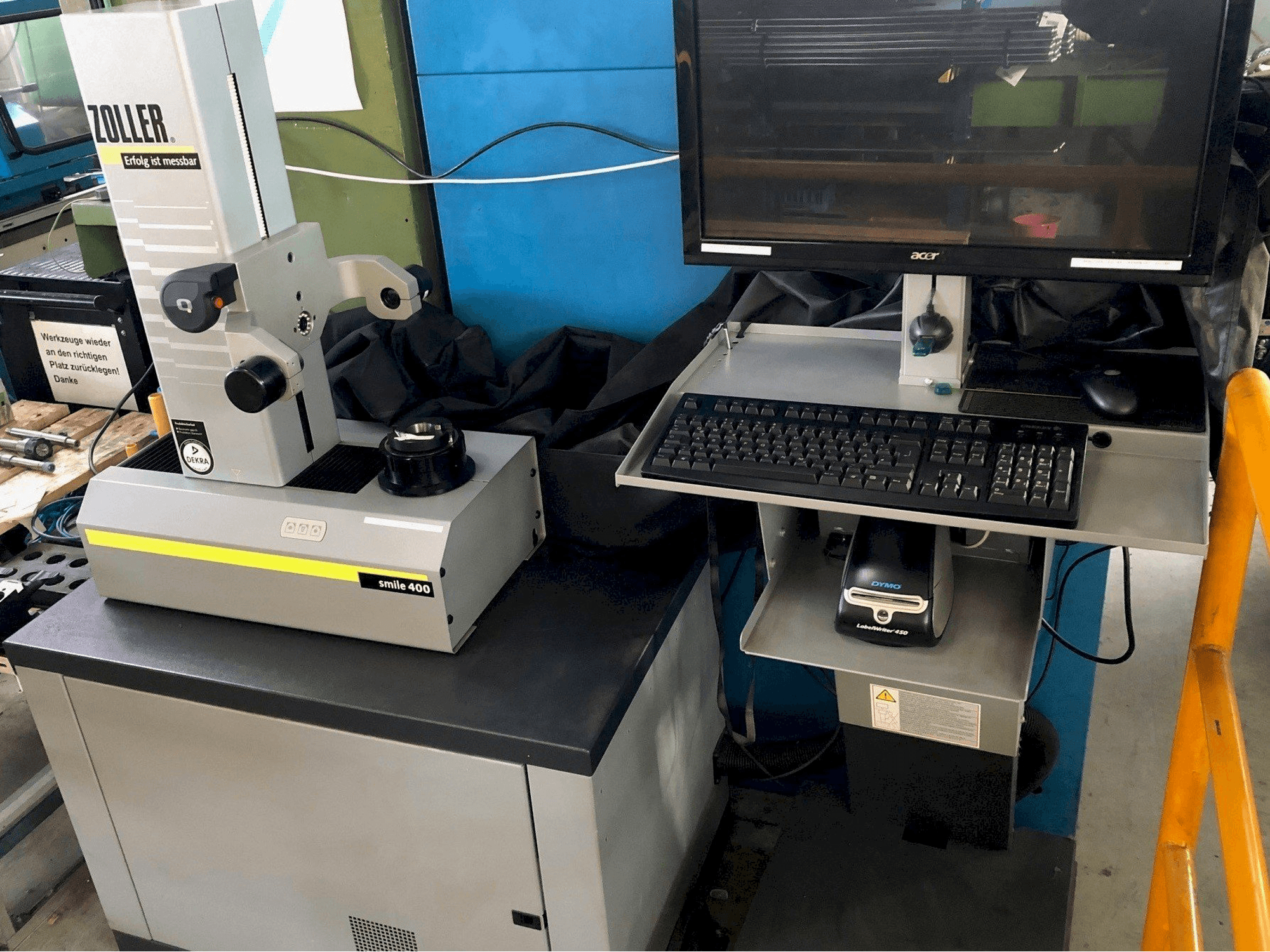 Čelní pohled na Zoller smile 400 stroj