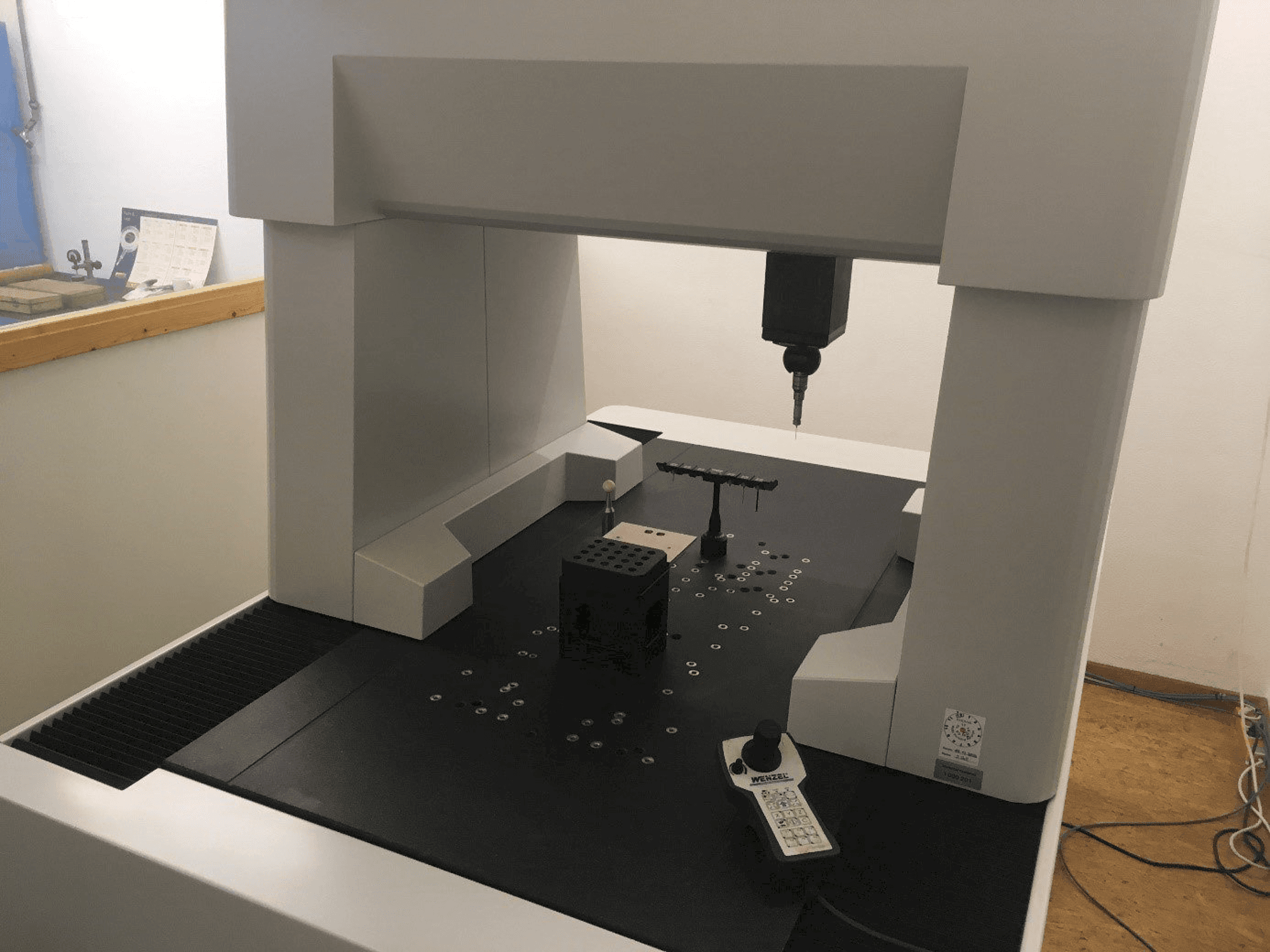 Čelní pohled na EROWA PreSet Qi stroj