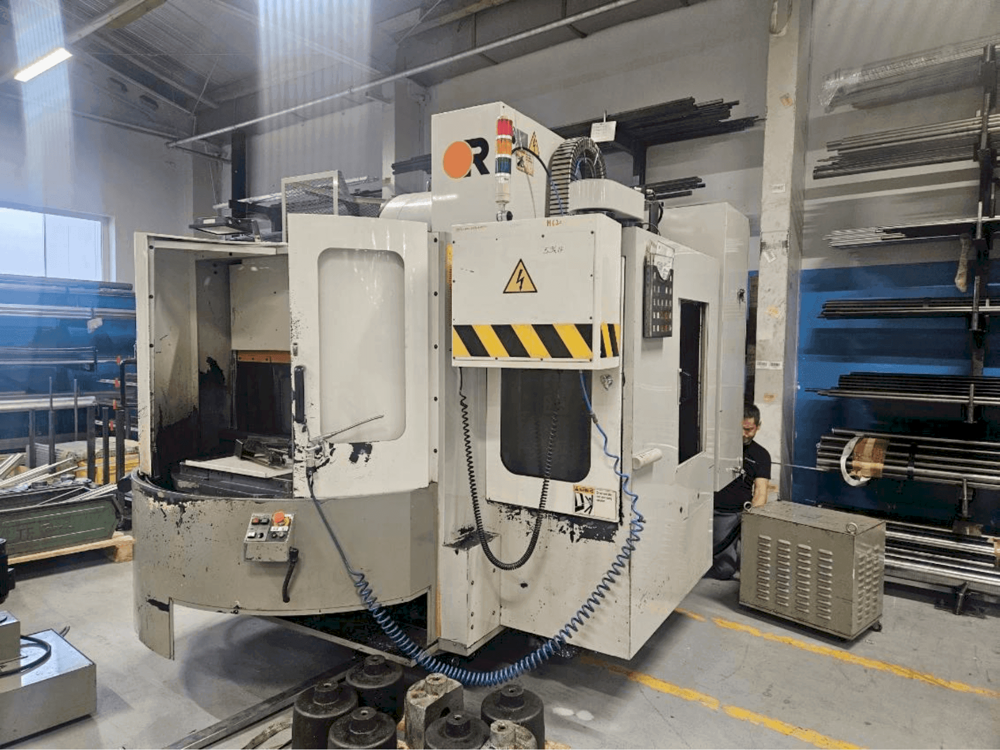 Čelní pohled na Victor Vcenter 70 - APC stroj