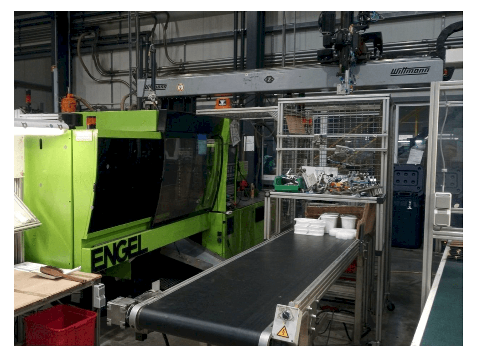 Čelní pohled na Engel VICTORY 500/120 Phoenix stroj