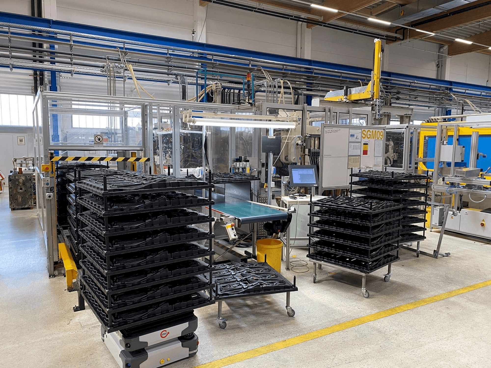 Čelní pohled na Krauss Maffei 650-1900-520 CZ Multinject stroj