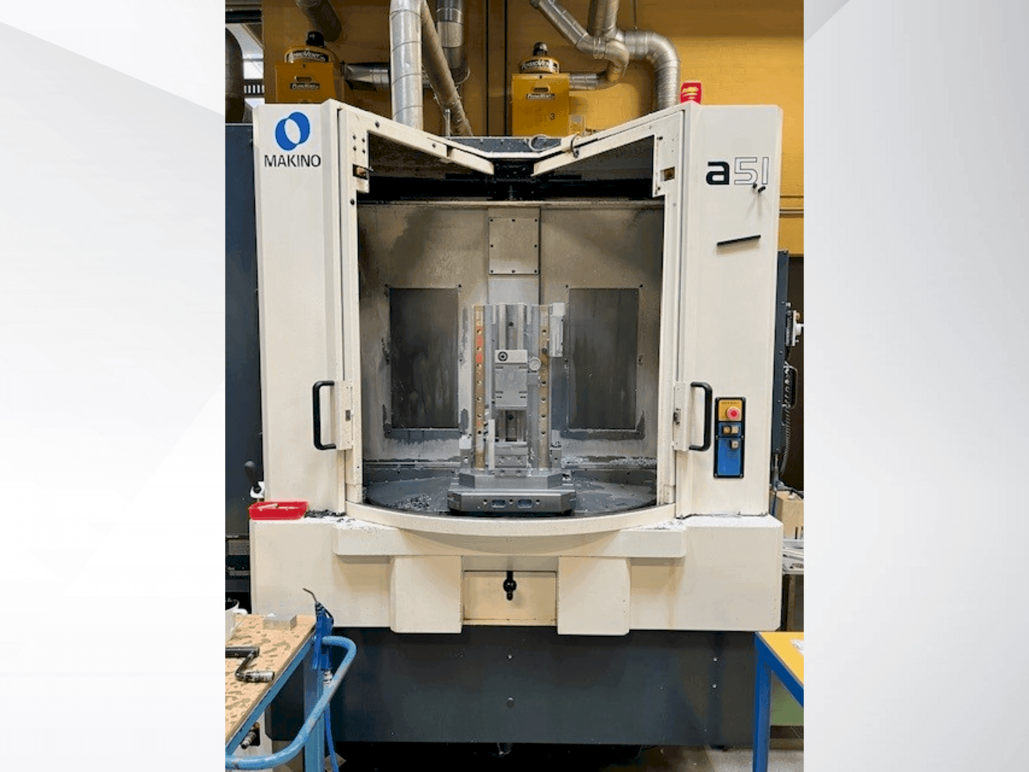 Čelní pohled na Makino a51-A 60 stroj