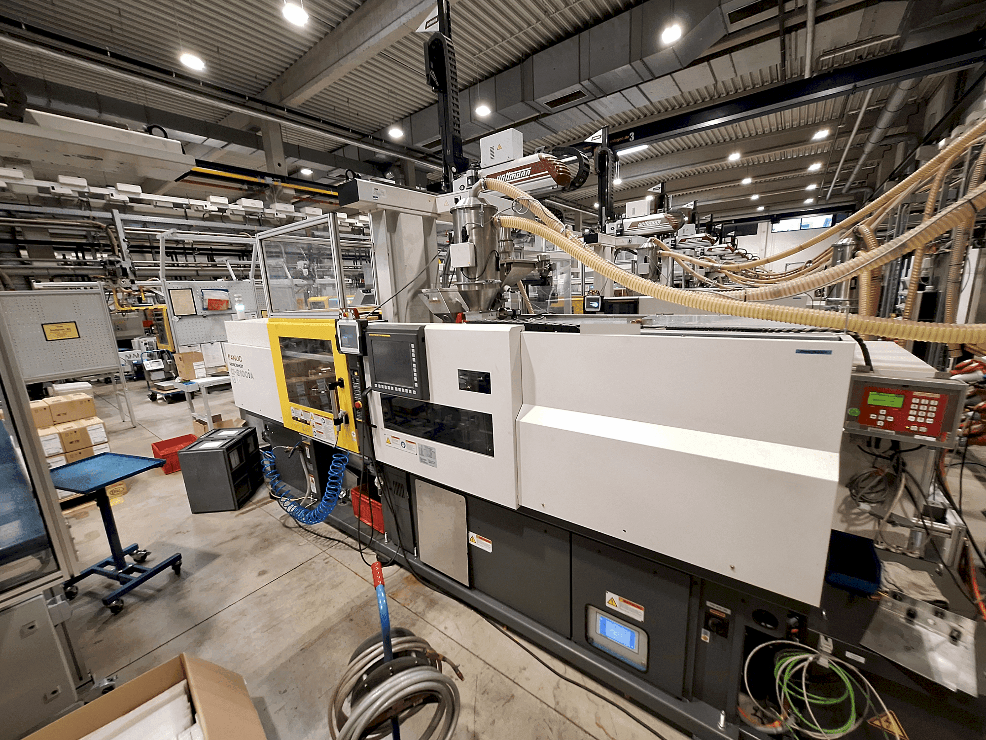 Čelní pohled na FANUC Roboshot S100iA stroj