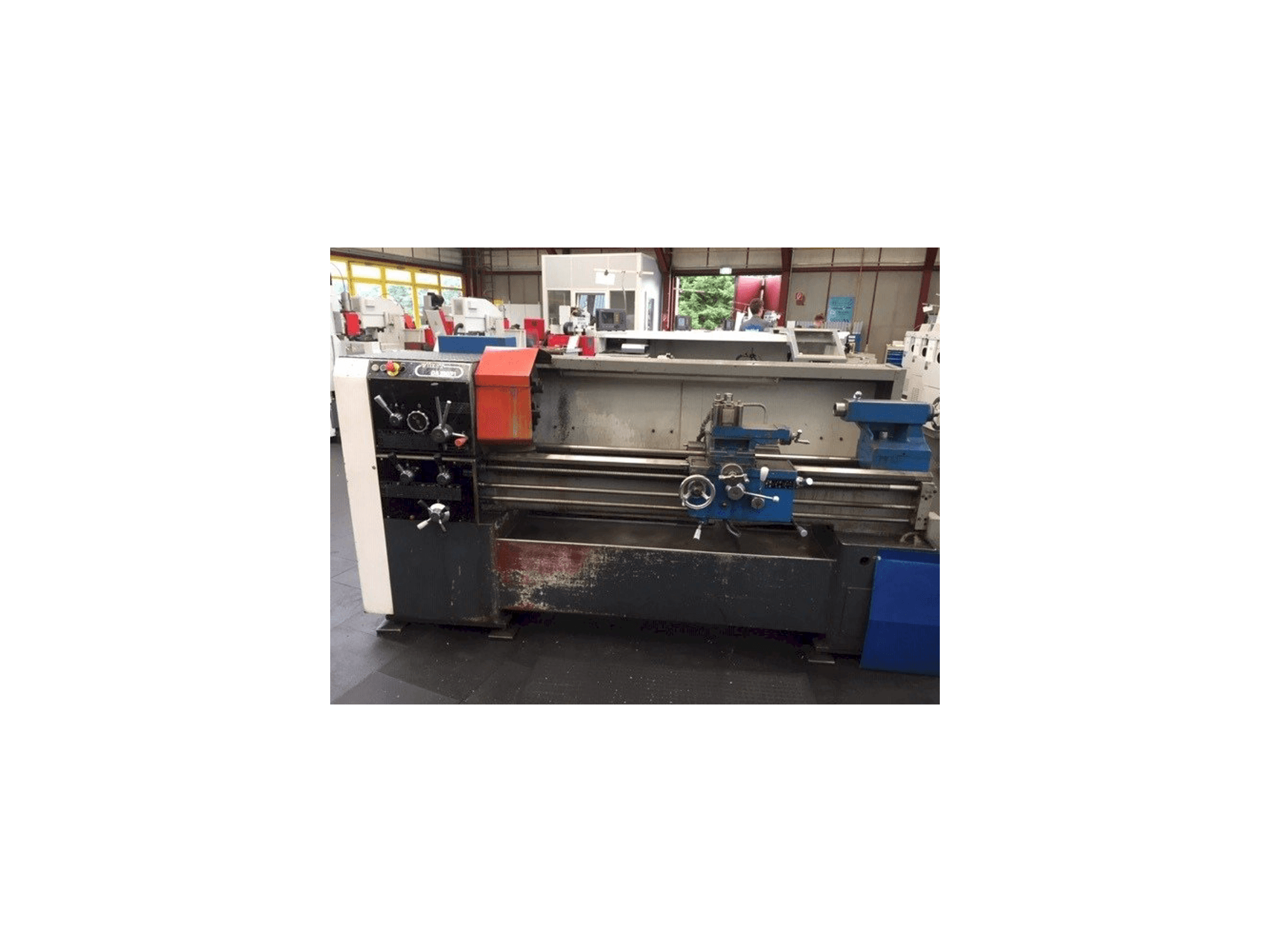 Čelní pohled na Voest Alpine DA 260/71 stroj