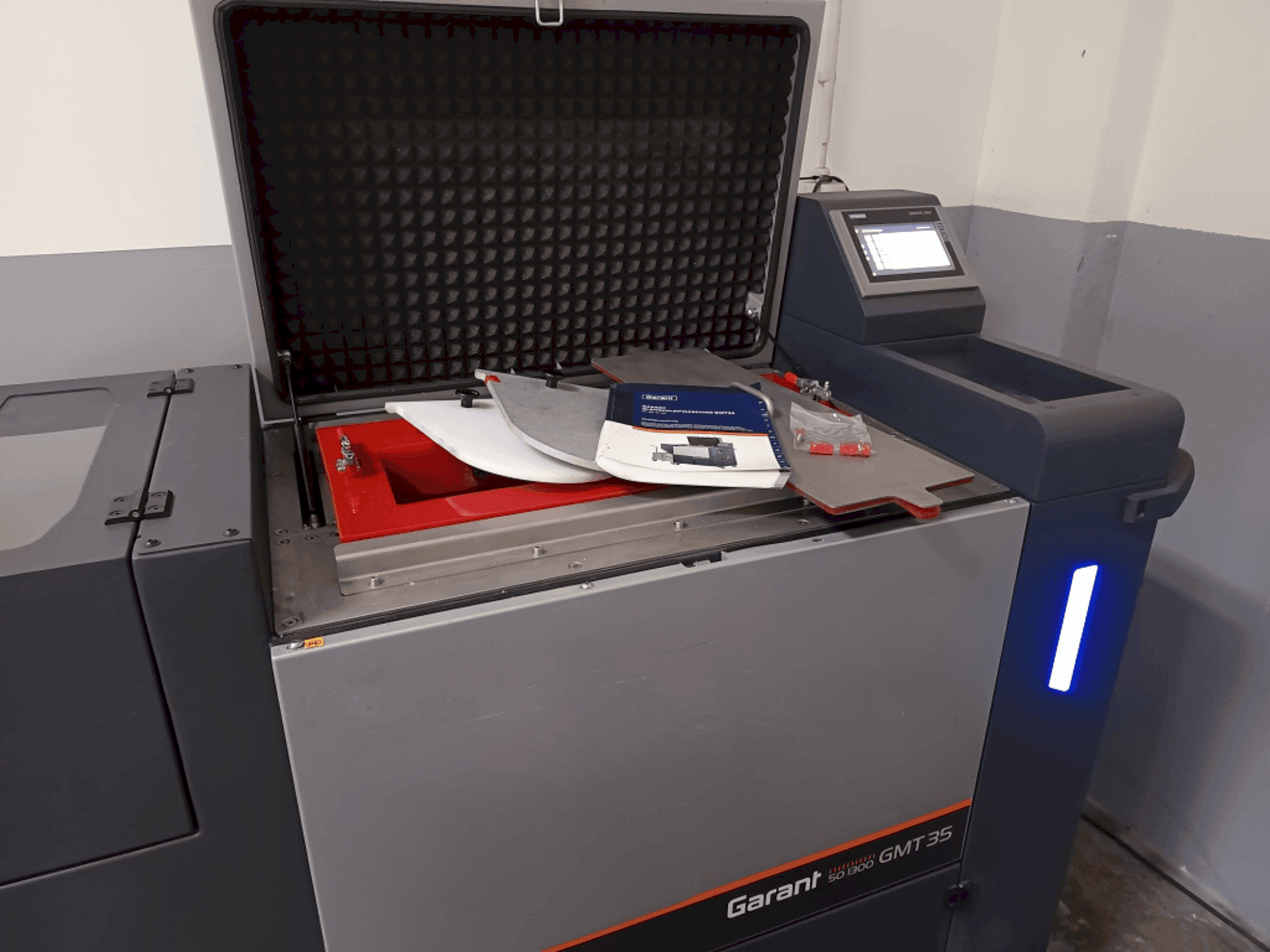 Čelní pohled na HOFMANN GMT 35 stroj