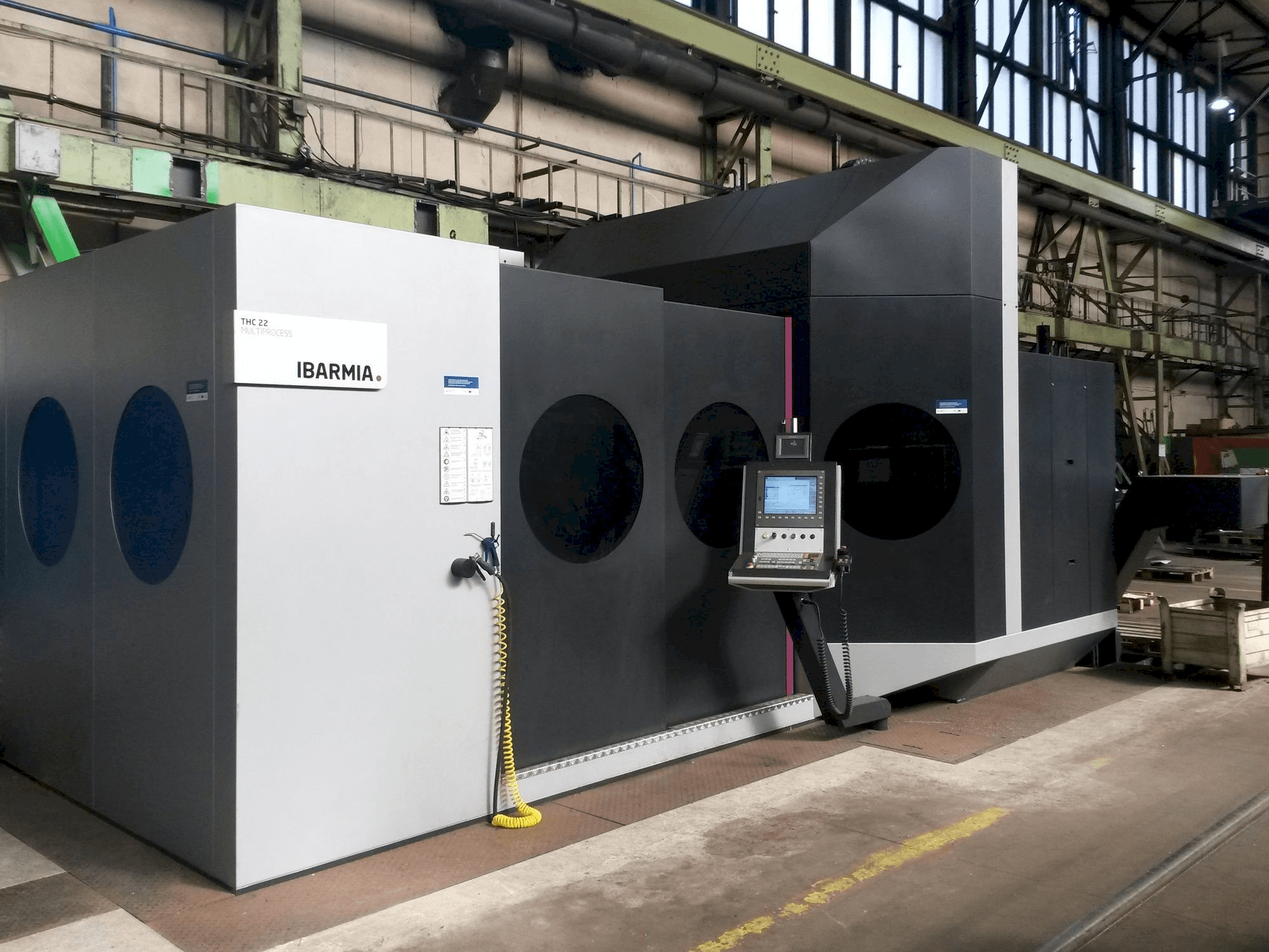 Čelní pohled na IBARMIA THC 22 MULTIPROCESS stroj