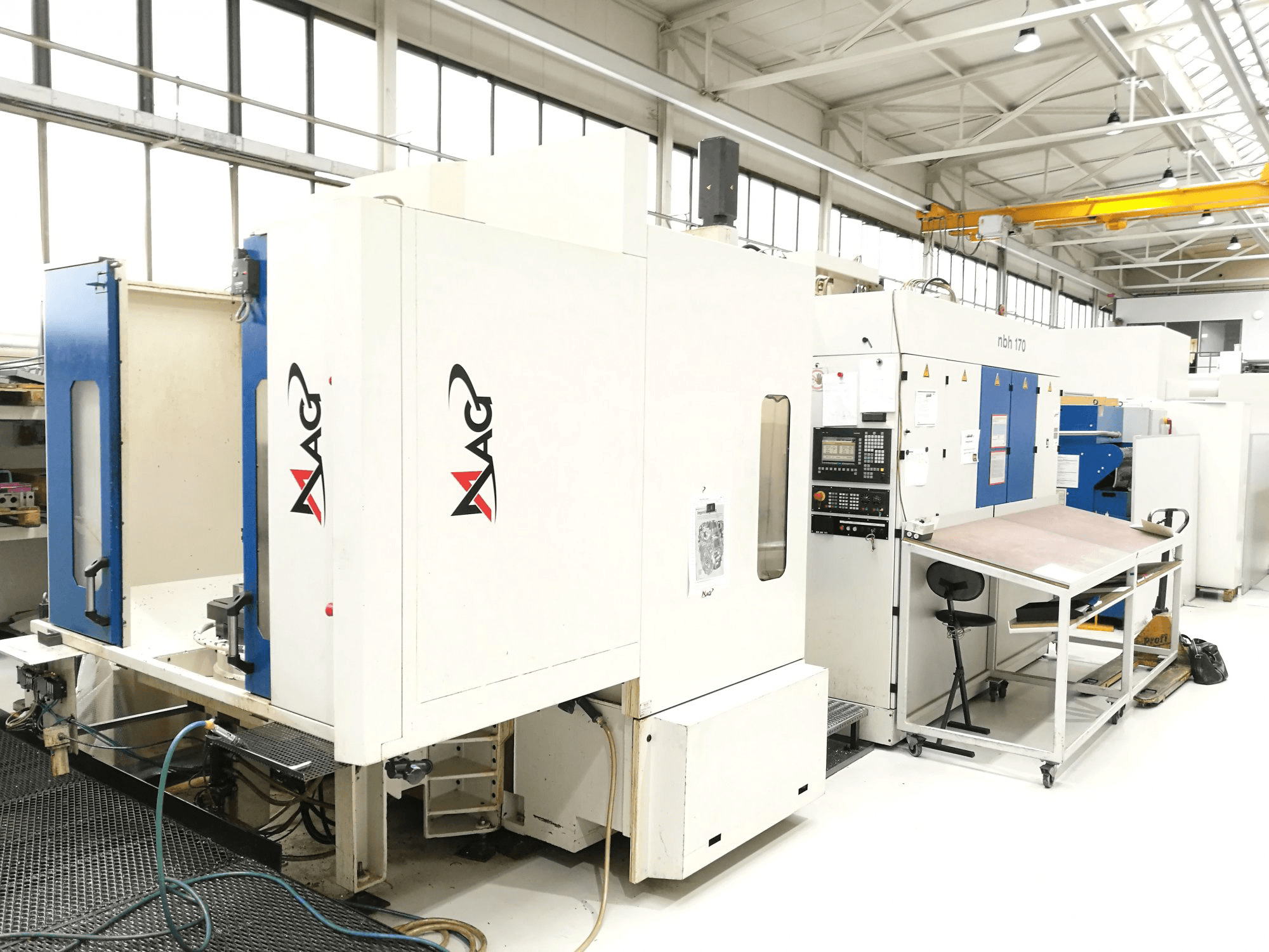 Levý pohled na Hueller Hille NBH 170 stroj