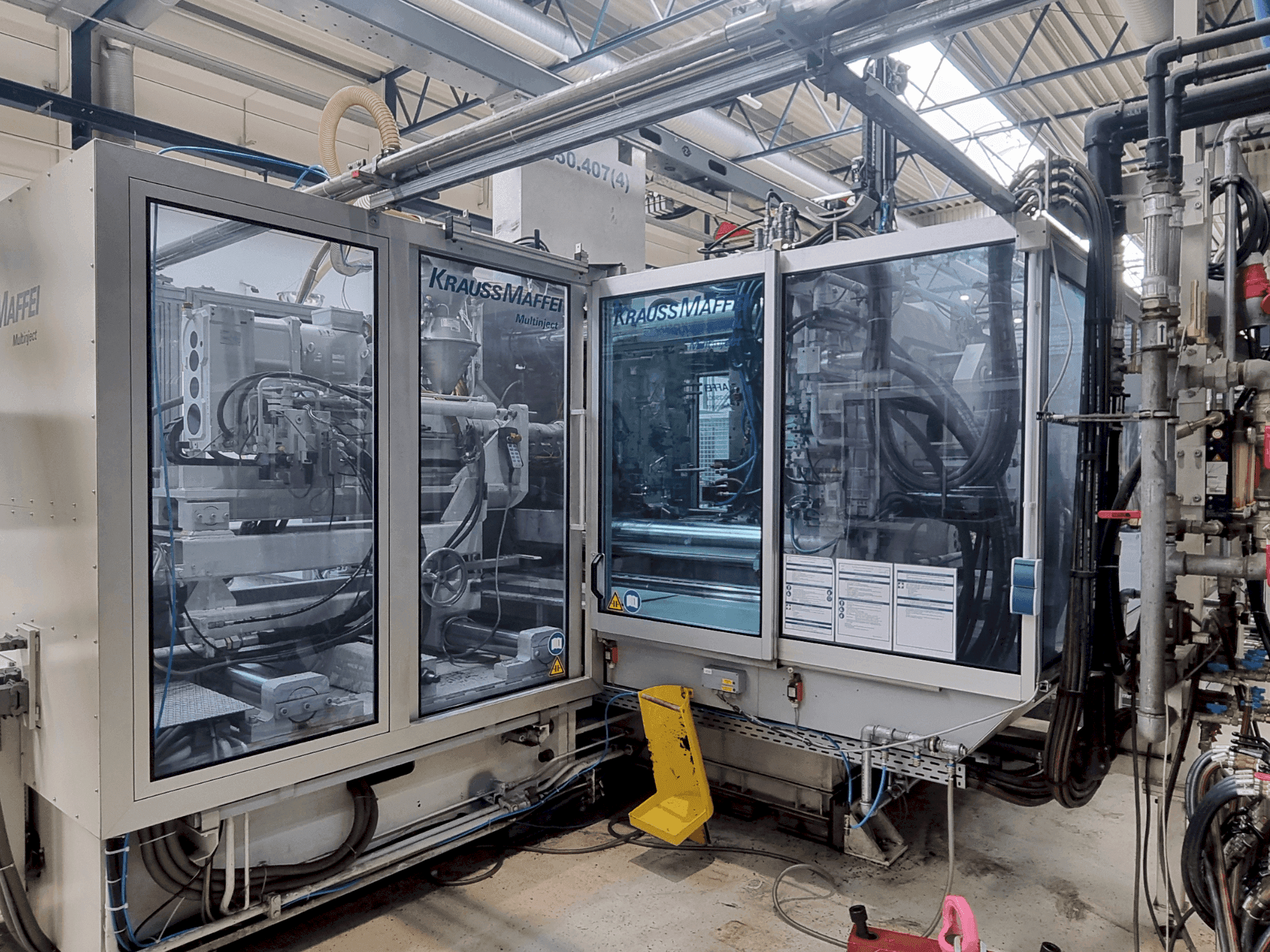 Čelní pohled na Krauss Maffei 650-2700-390 CL stroj