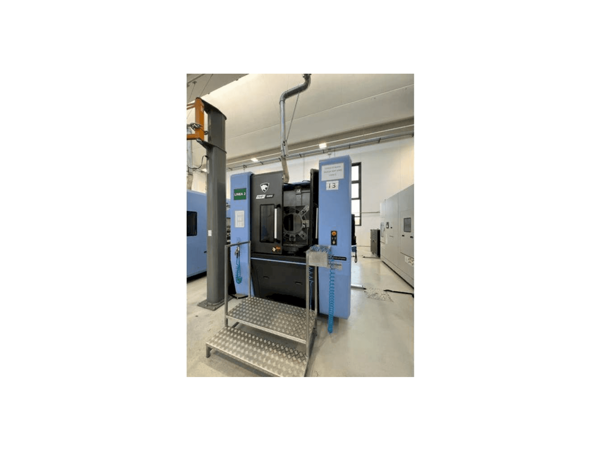 Čelní pohled na Doosan NHP 5000 stroj