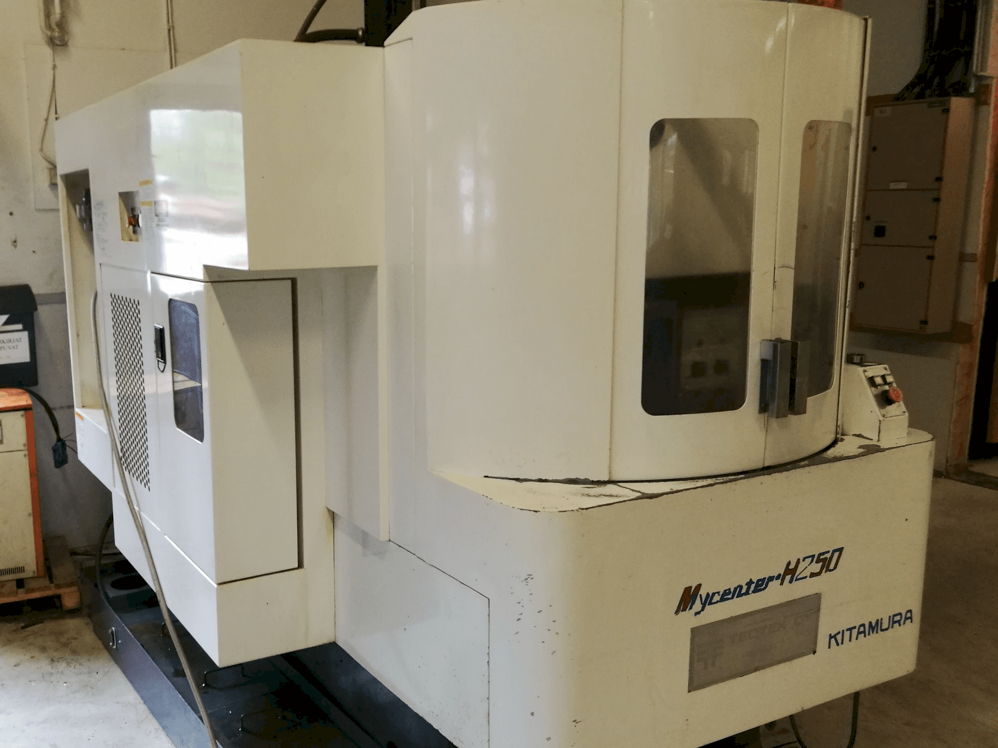Pravý boční pohled na Kitamura Mycenter H250 stroj