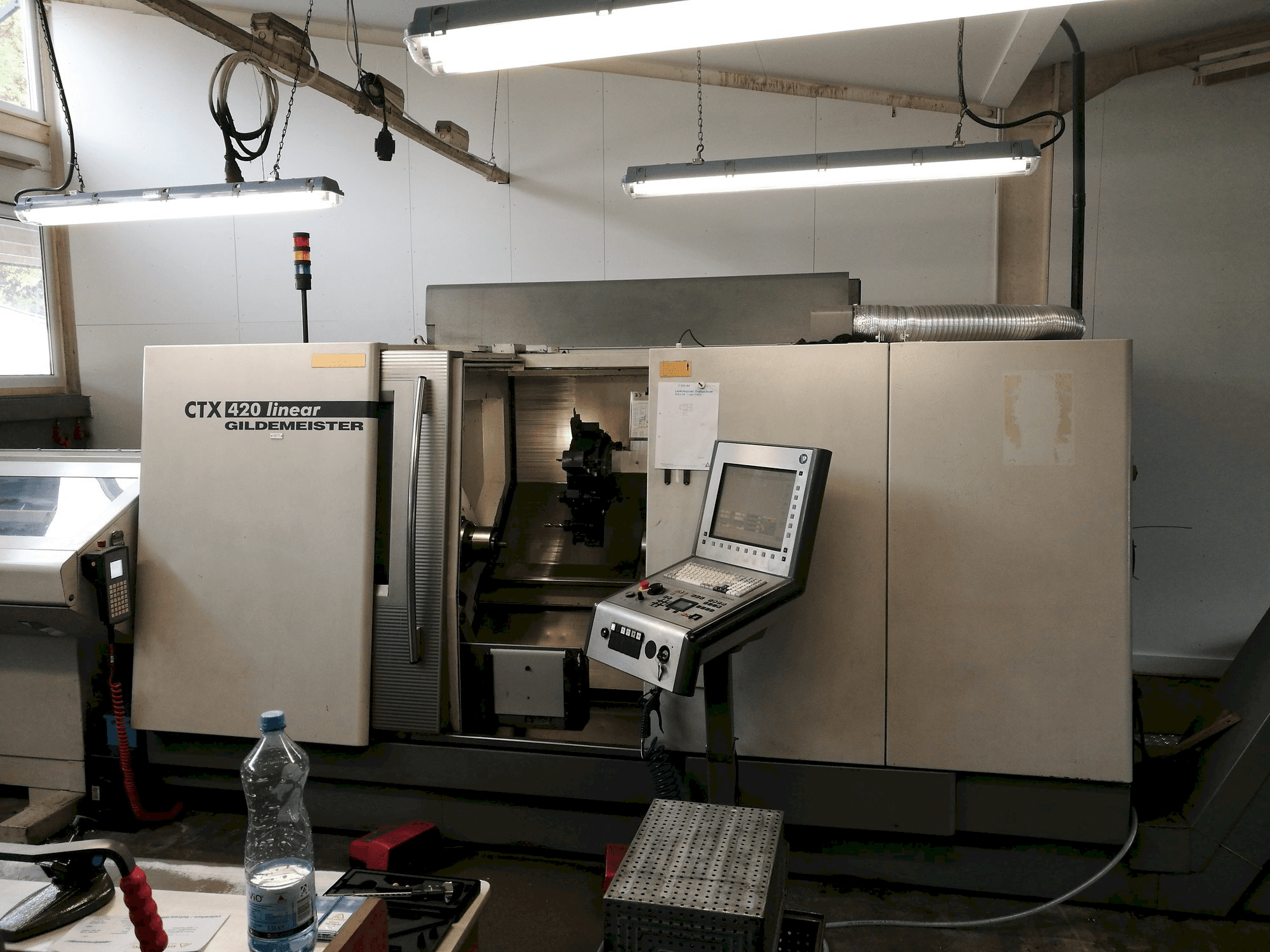 Čelní pohled na Gildemeister CTX 420 linear stroj