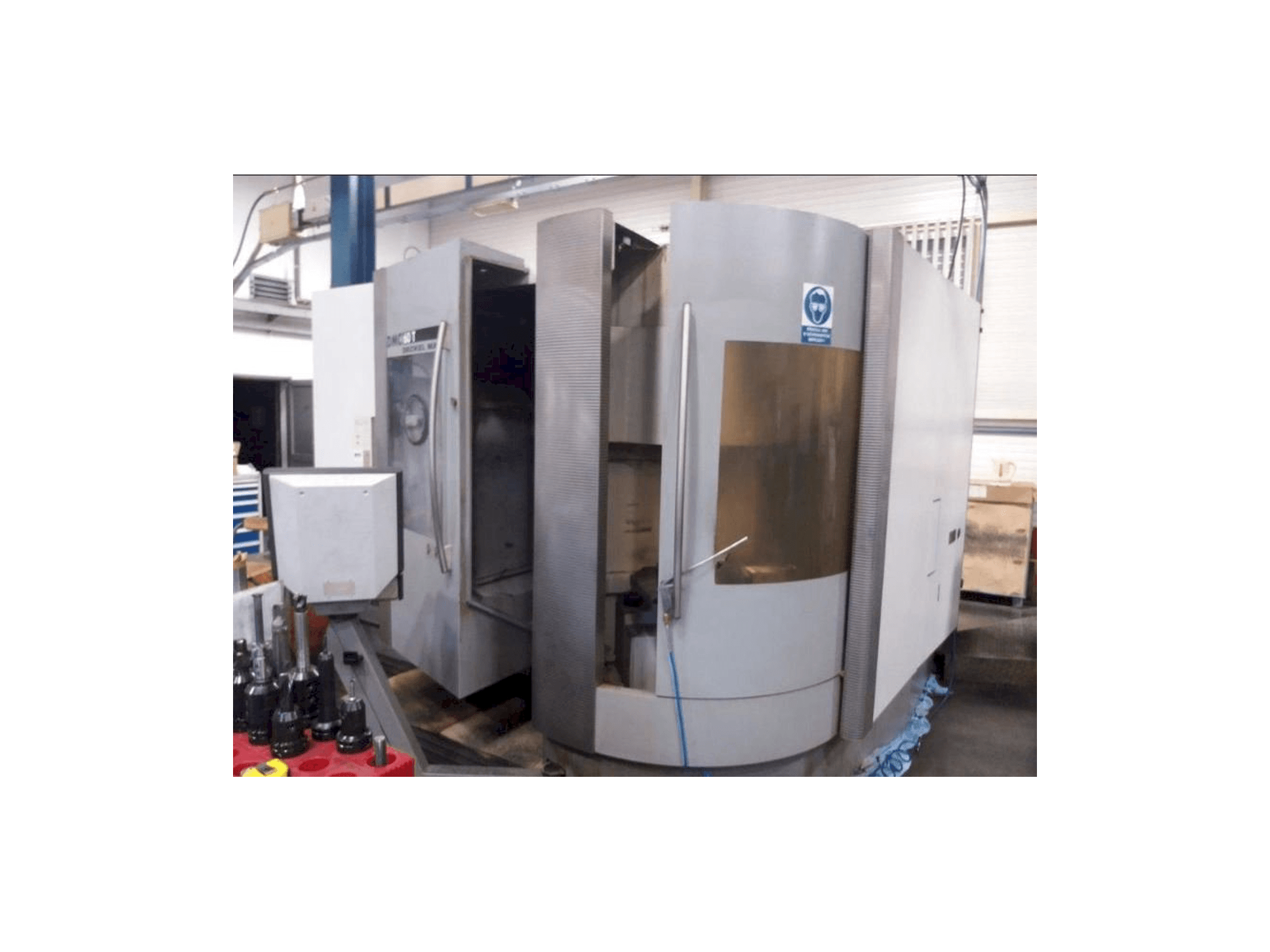 Čelní pohled na DECKEL MAHO DMC 60T stroj