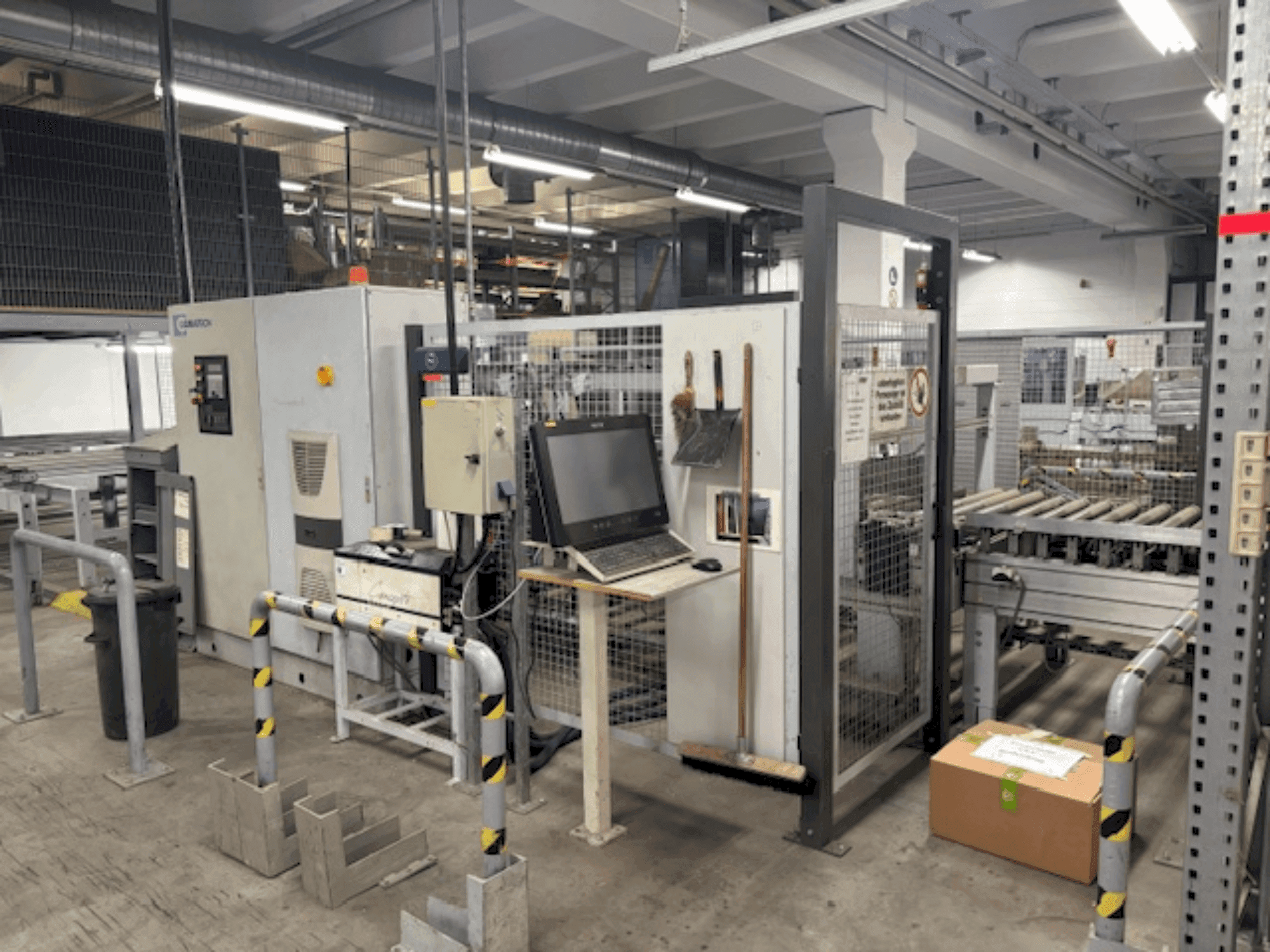 Čelní pohled na LIGMATECH VKV50/K stroj