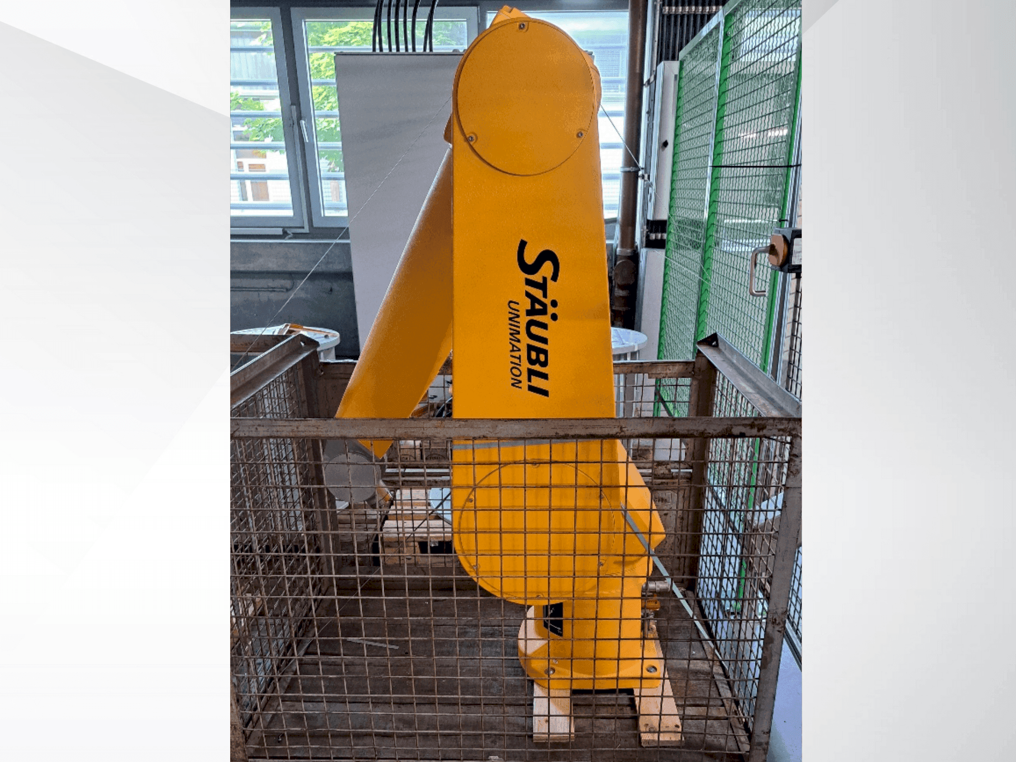 Čelní pohled na STAUBLI RX160 L stroj