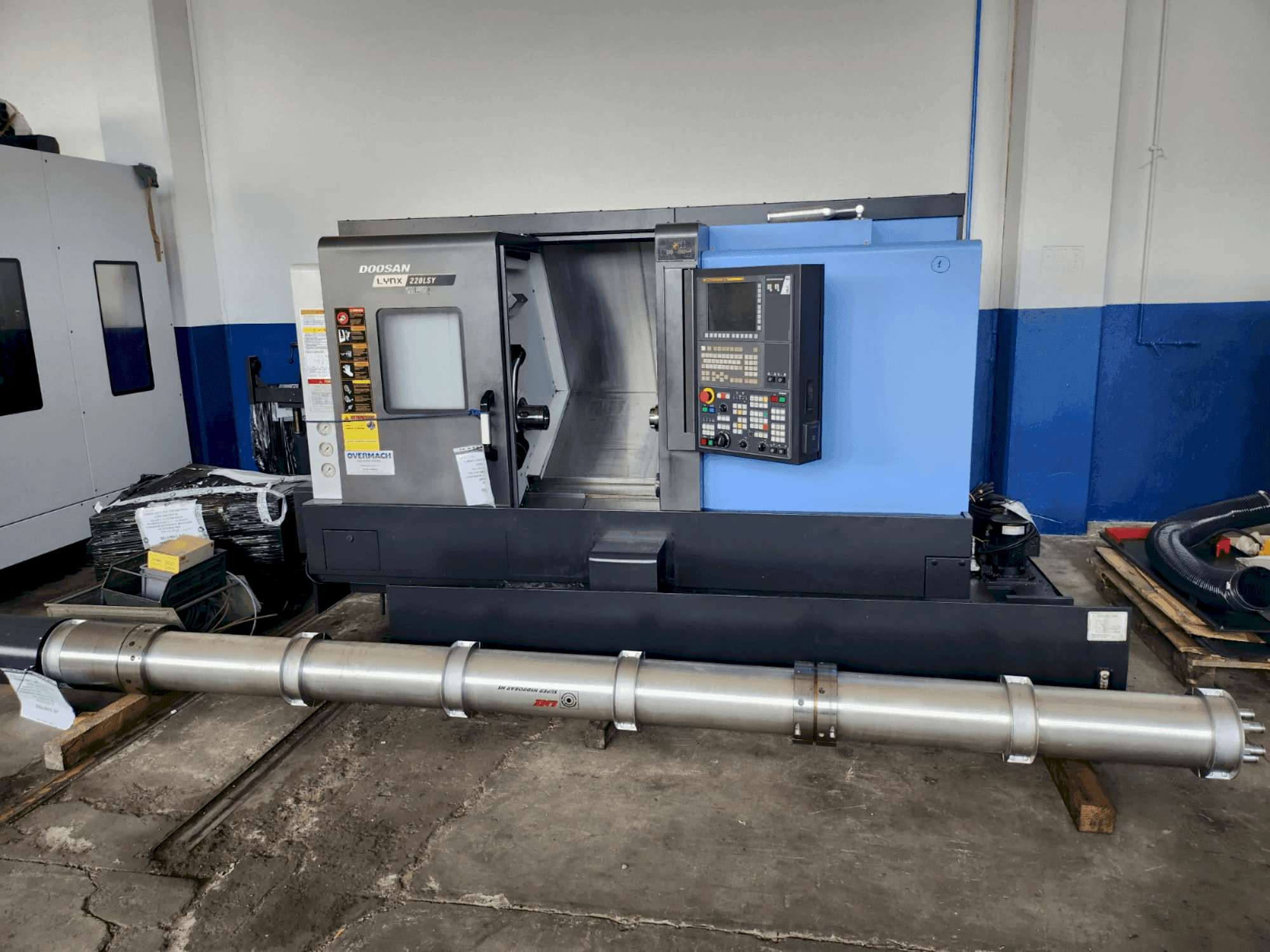Čelní pohled na DOOSAN LYNX 220 LSYA stroj