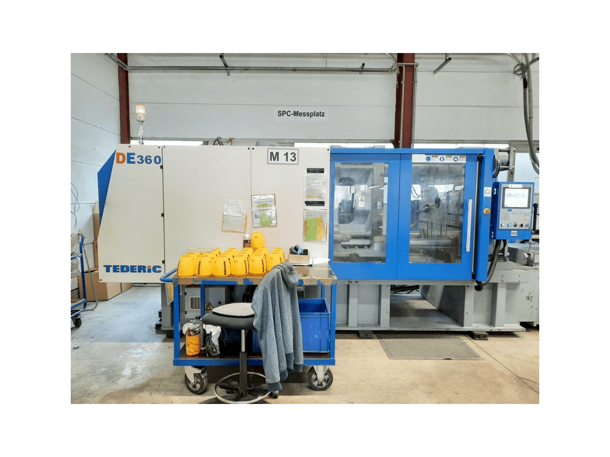 Čelní pohled na TEDERIC DE360 stroj