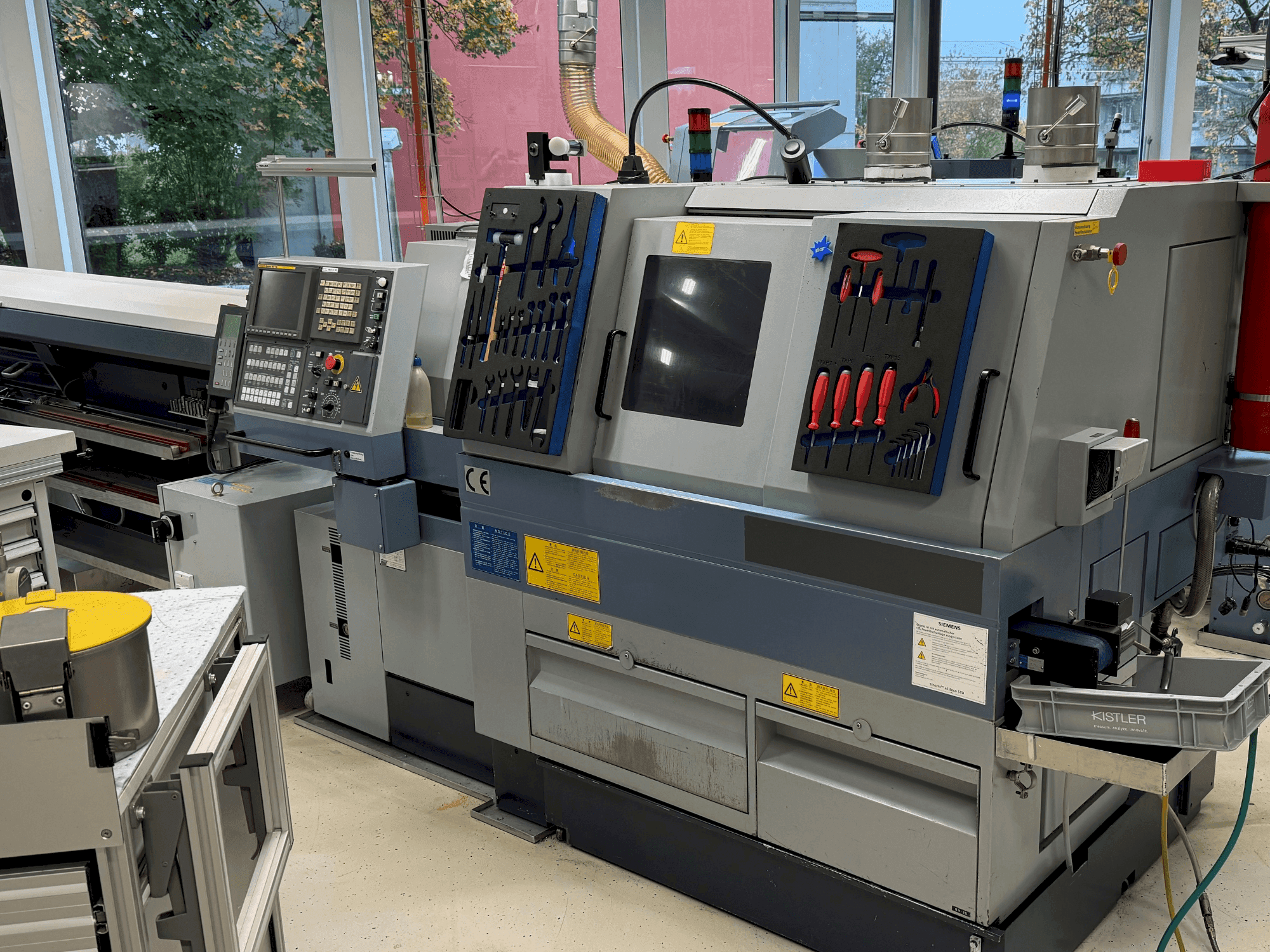 Čelní pohled na STAR MICRONICS SV-20 stroj