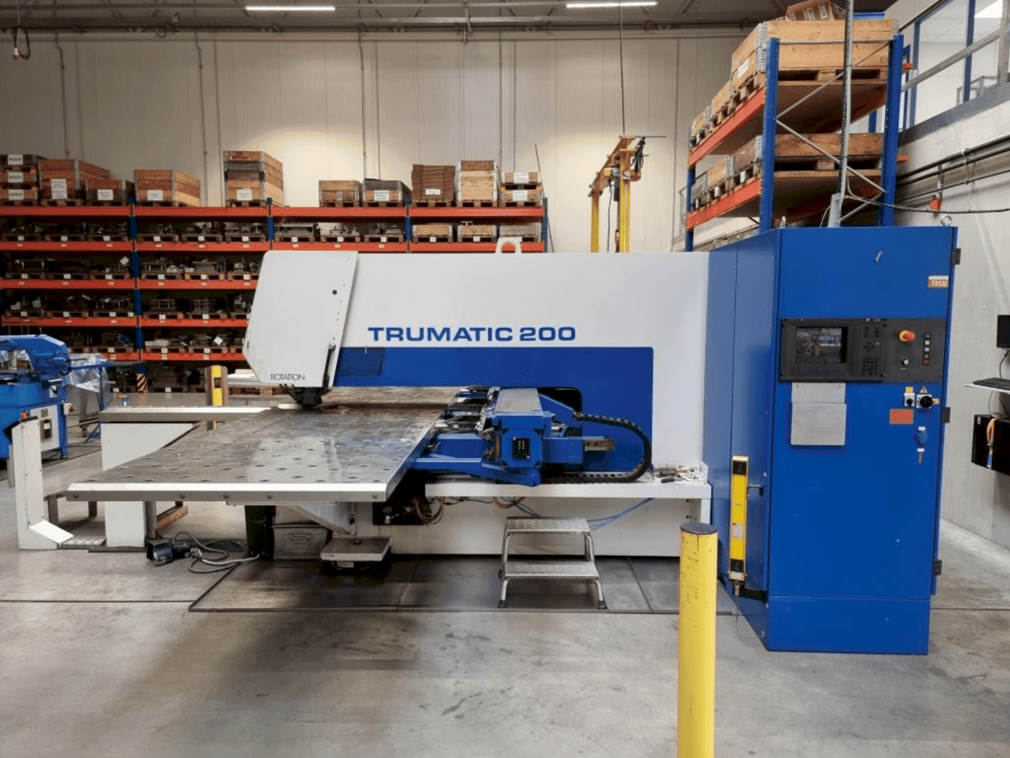Čelní pohled na TRUMPF Trumatic 200 stroj