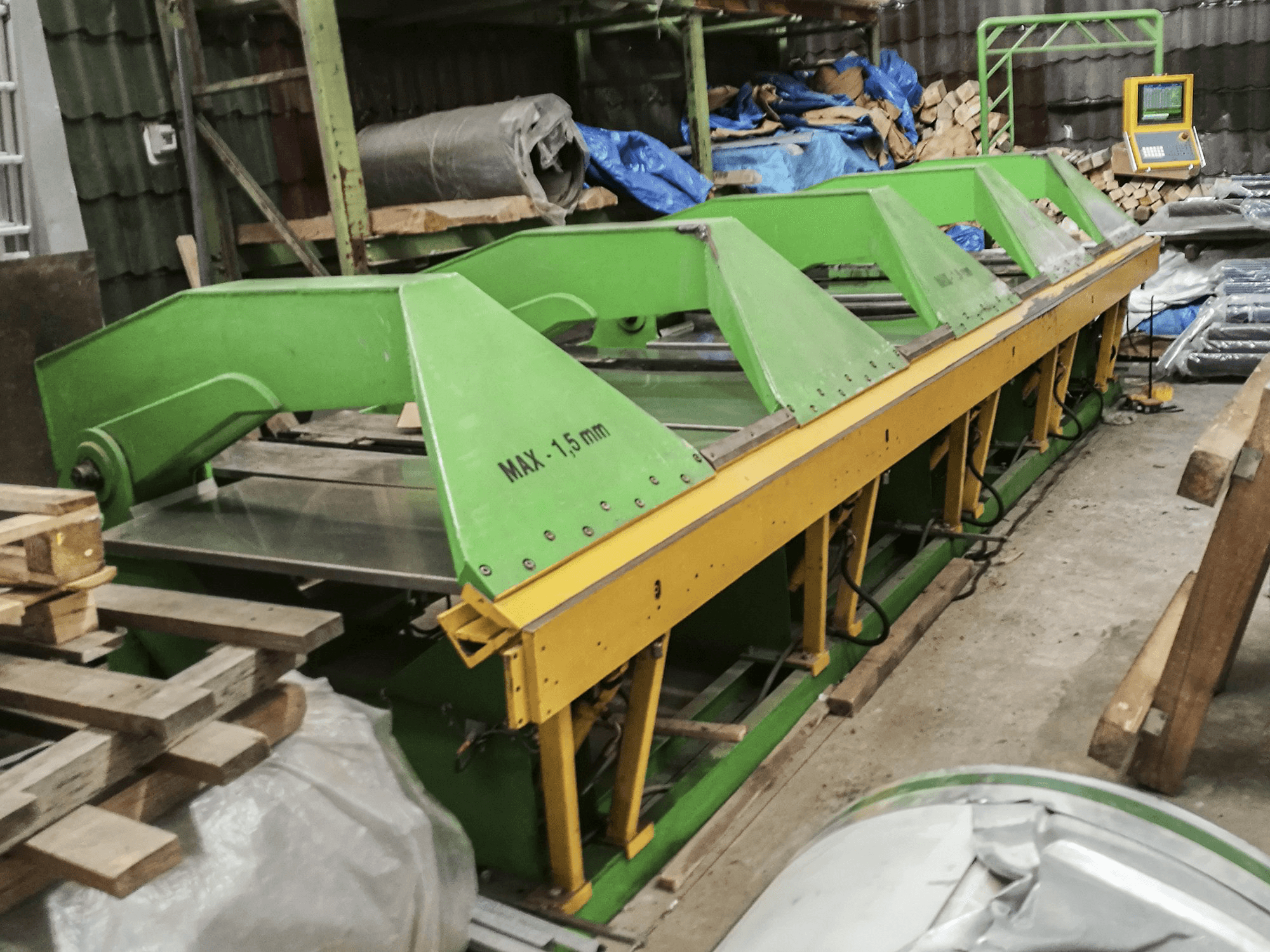 Levý pohled na BUD-MASZ ZAGINARKA stroj