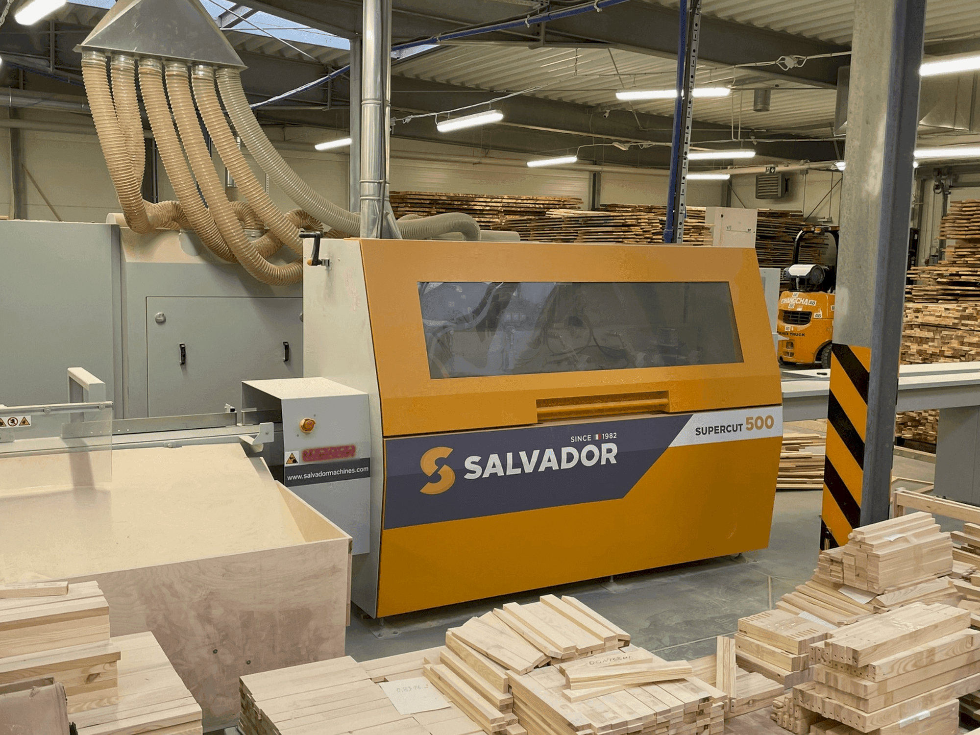 Čelní pohled na Other SUPER CUT 500 stroj
