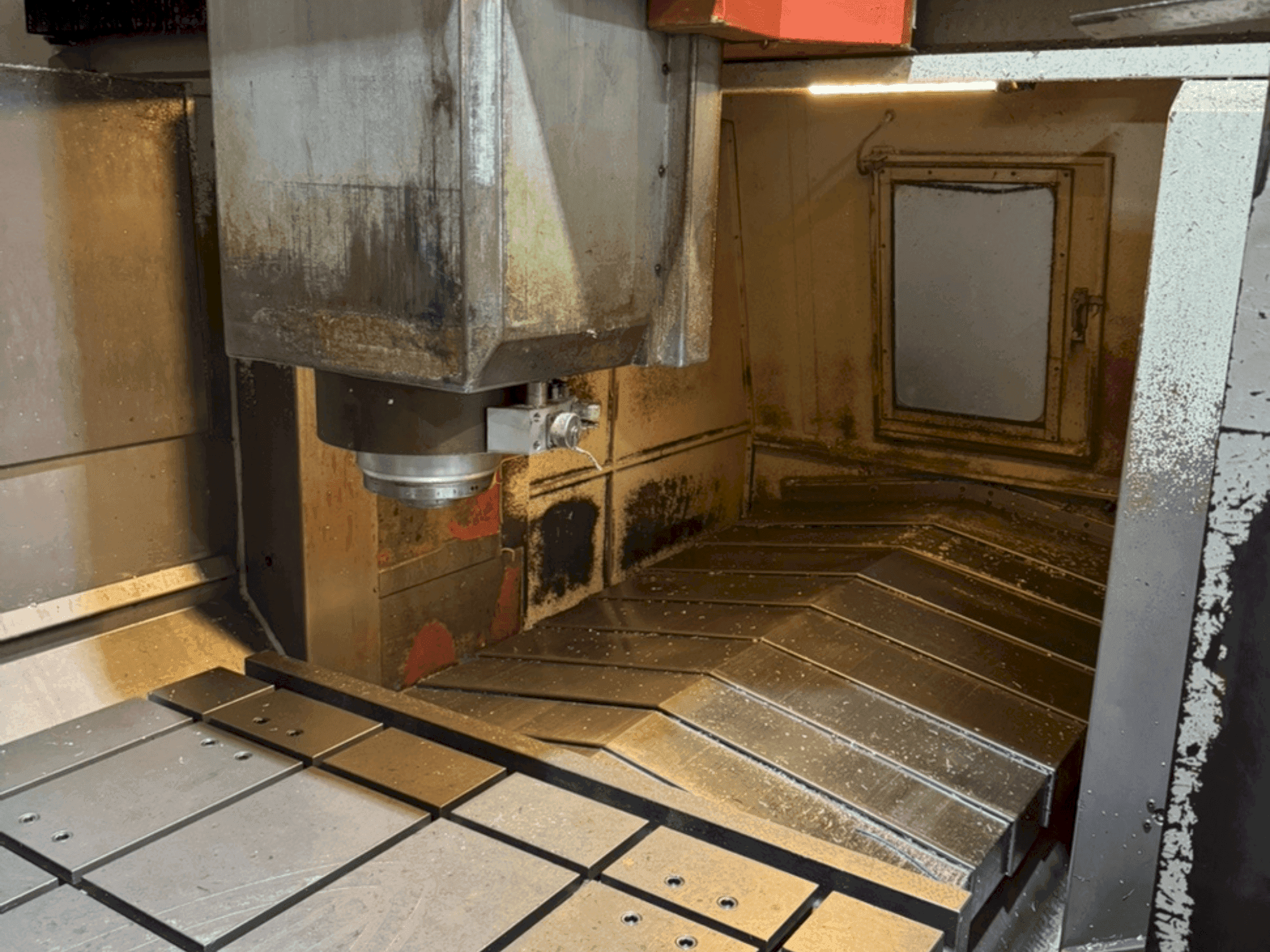 Čelní pohled na QUICK JET DEPO JET 1612 stroj