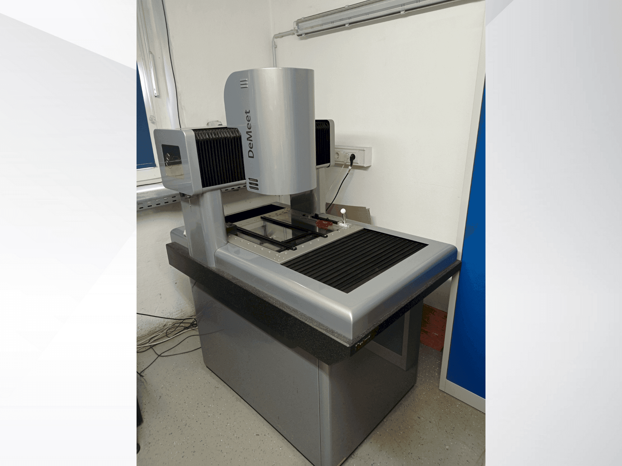 Čelní pohled na SCHUT DeMeet 404 stroj