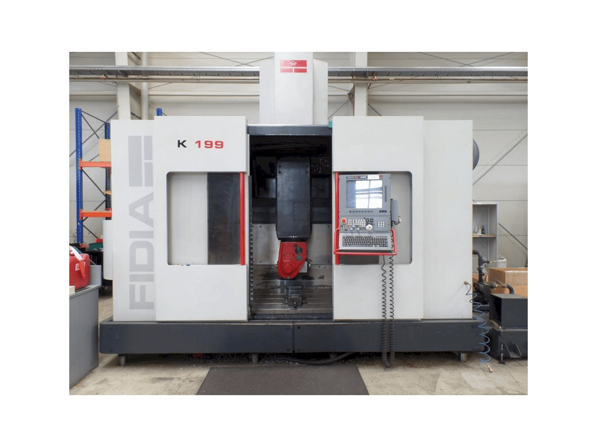 Čelní pohled na Fidia K199 stroj
