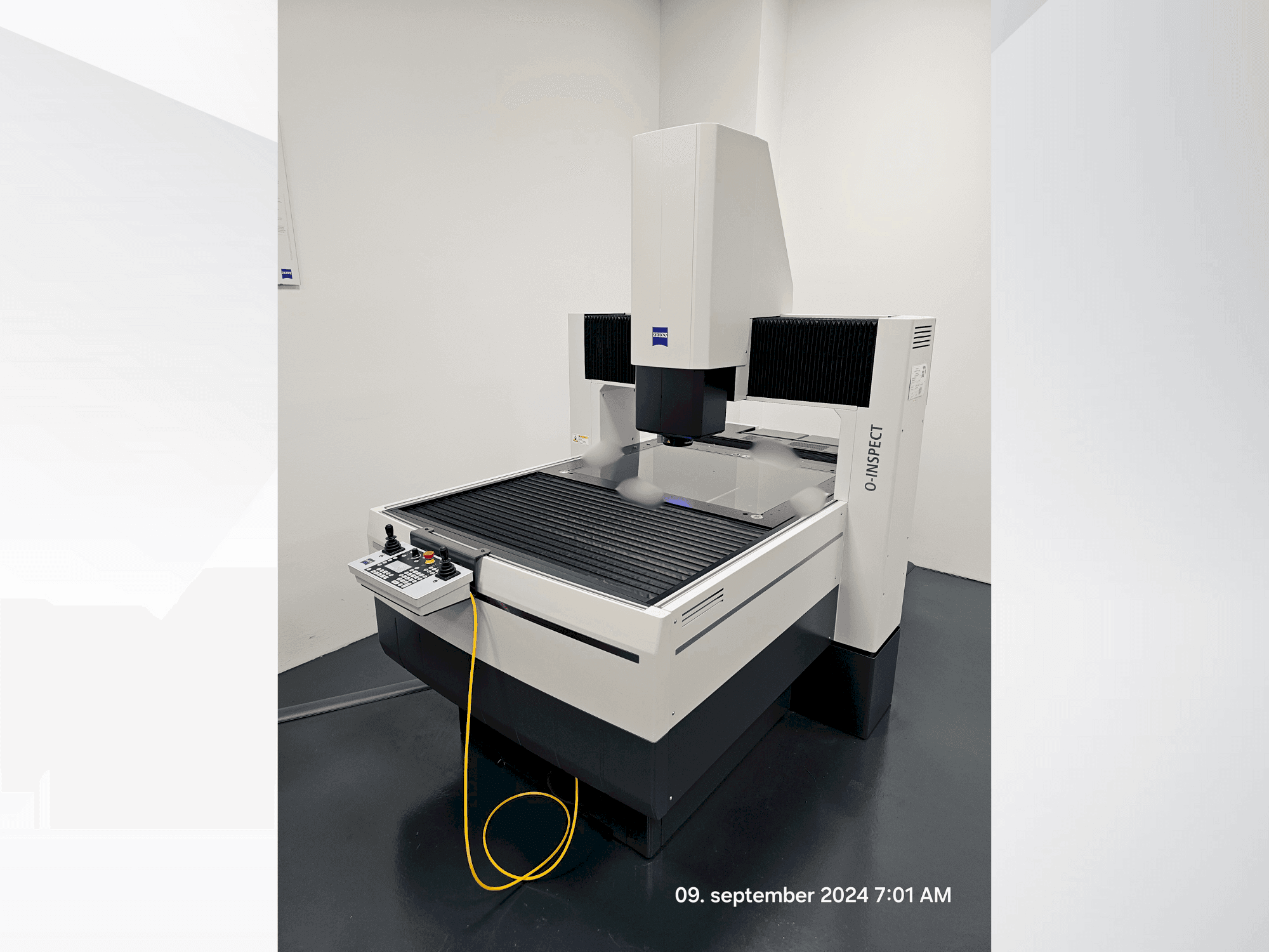 Čelní pohled na ZEISS 0-inspect stroj