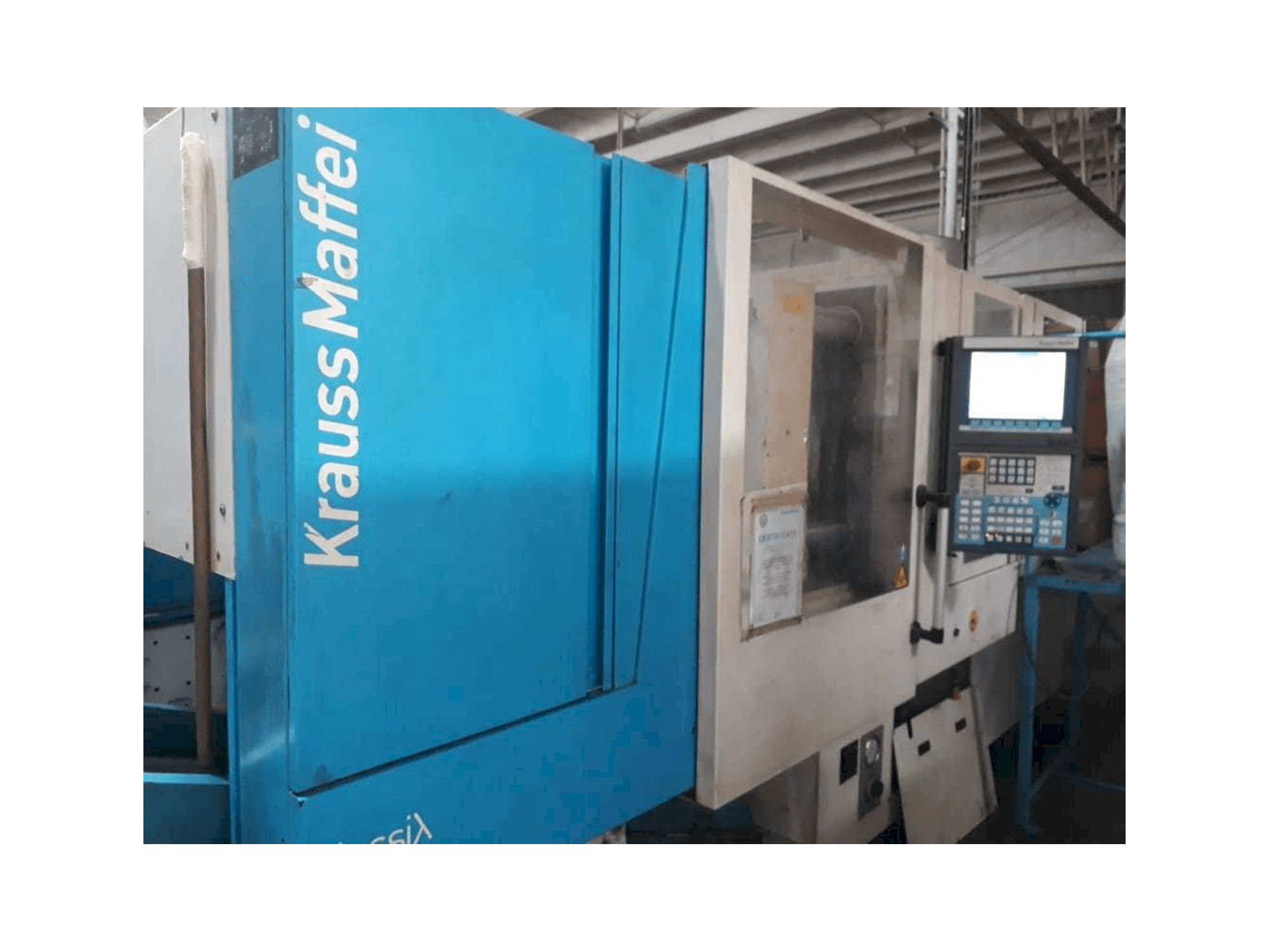 Čelní pohled na Krauss Maffei 160/750 CX stroj