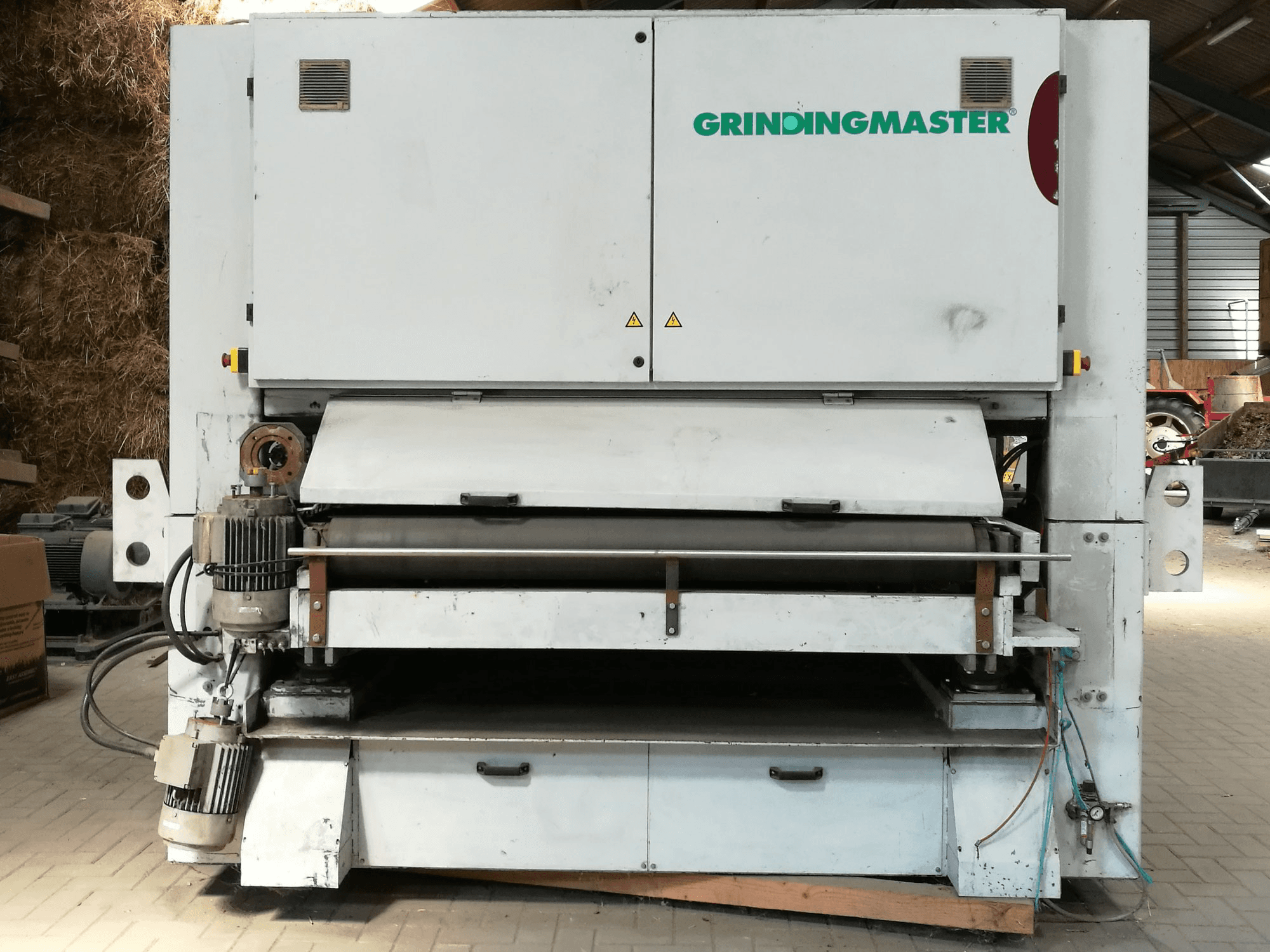 Čelní pohled na TIMESAVERS MB-2-1600 Z2 stroj