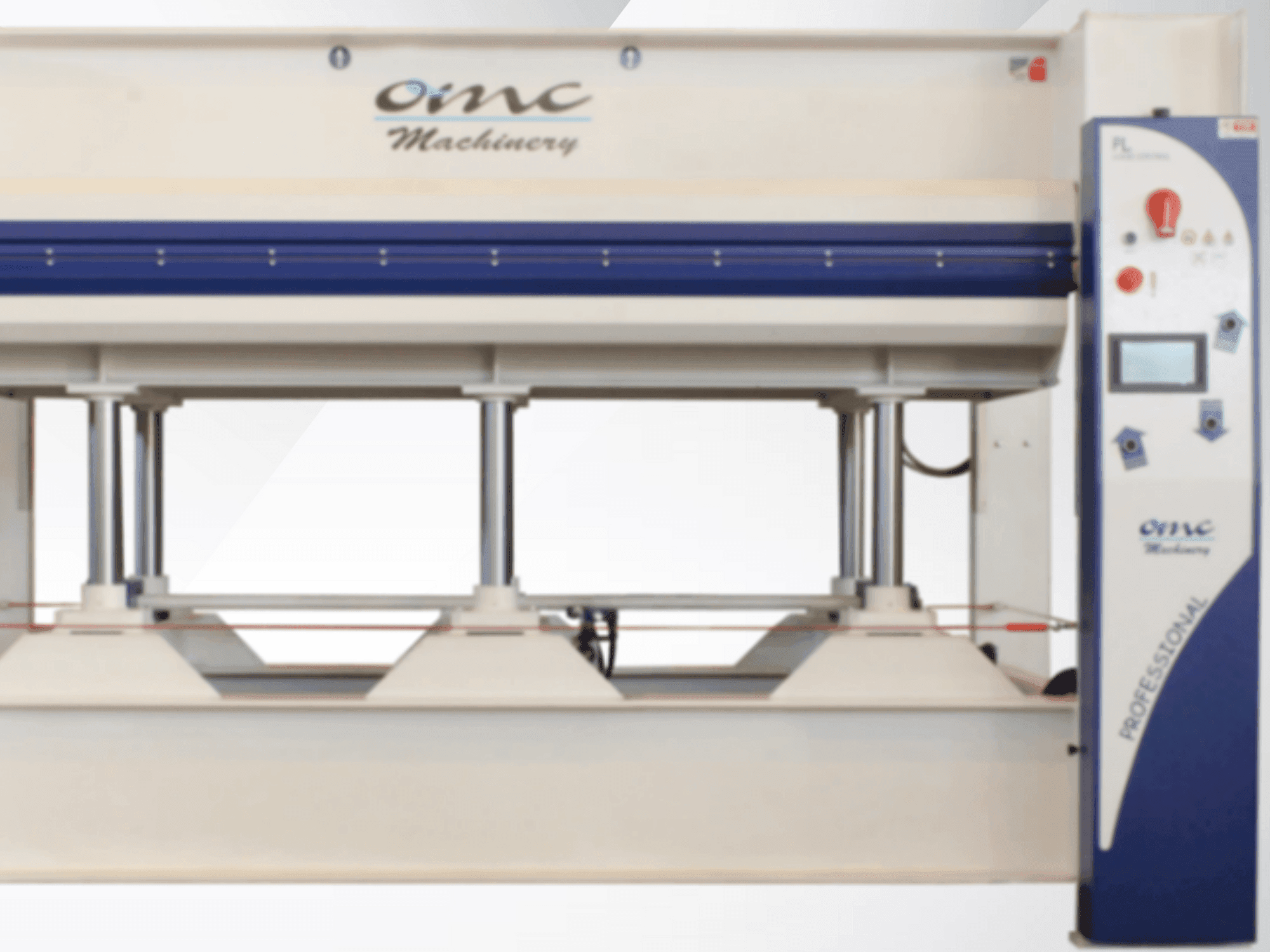 Čelní pohled na OMC PL 90s stroj