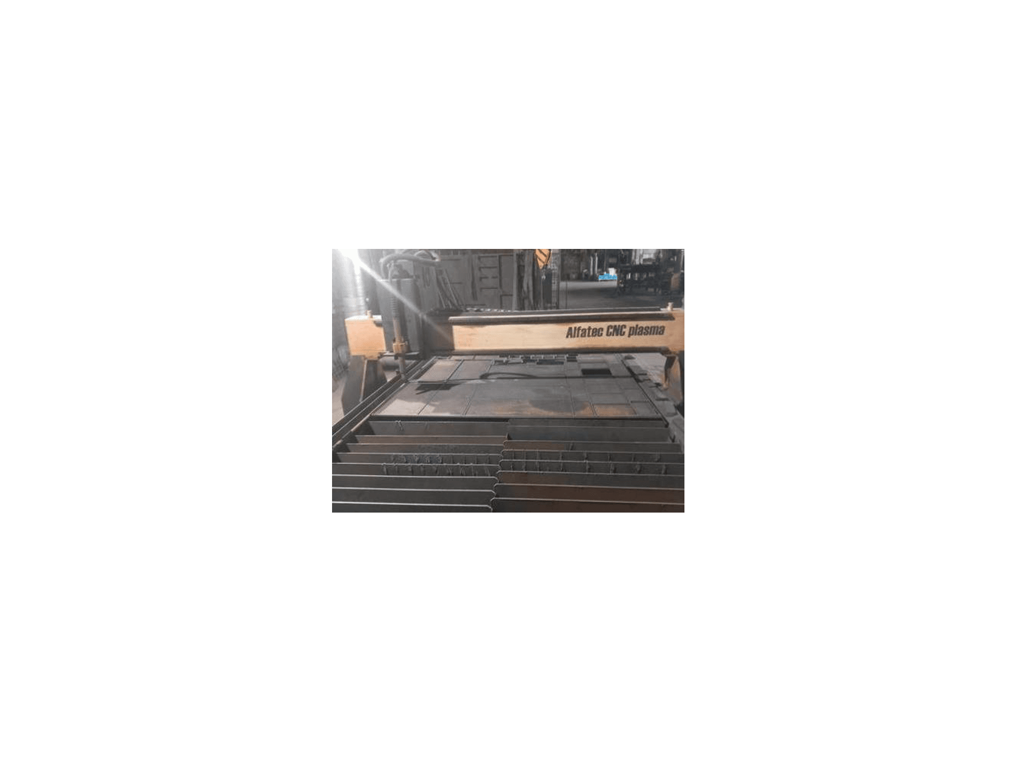 Čelní pohled na ALFATEC CNC 1,5x3M PROFI stroj