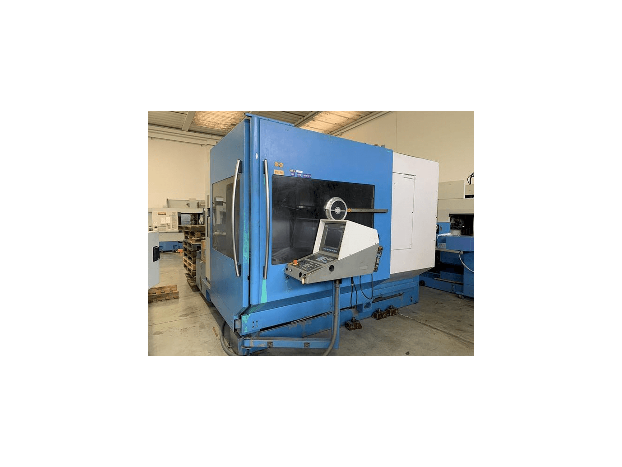 Čelní pohled na DECKEL MAHO DMU 80 stroj