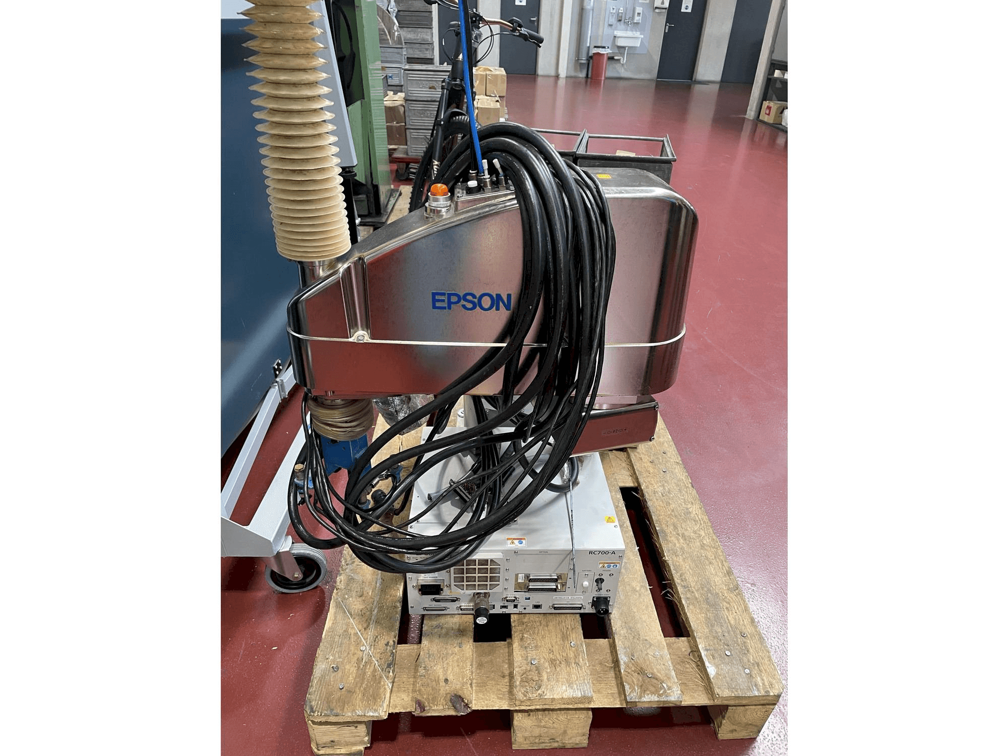 Čelní pohled na EPSON G10 854P stroj