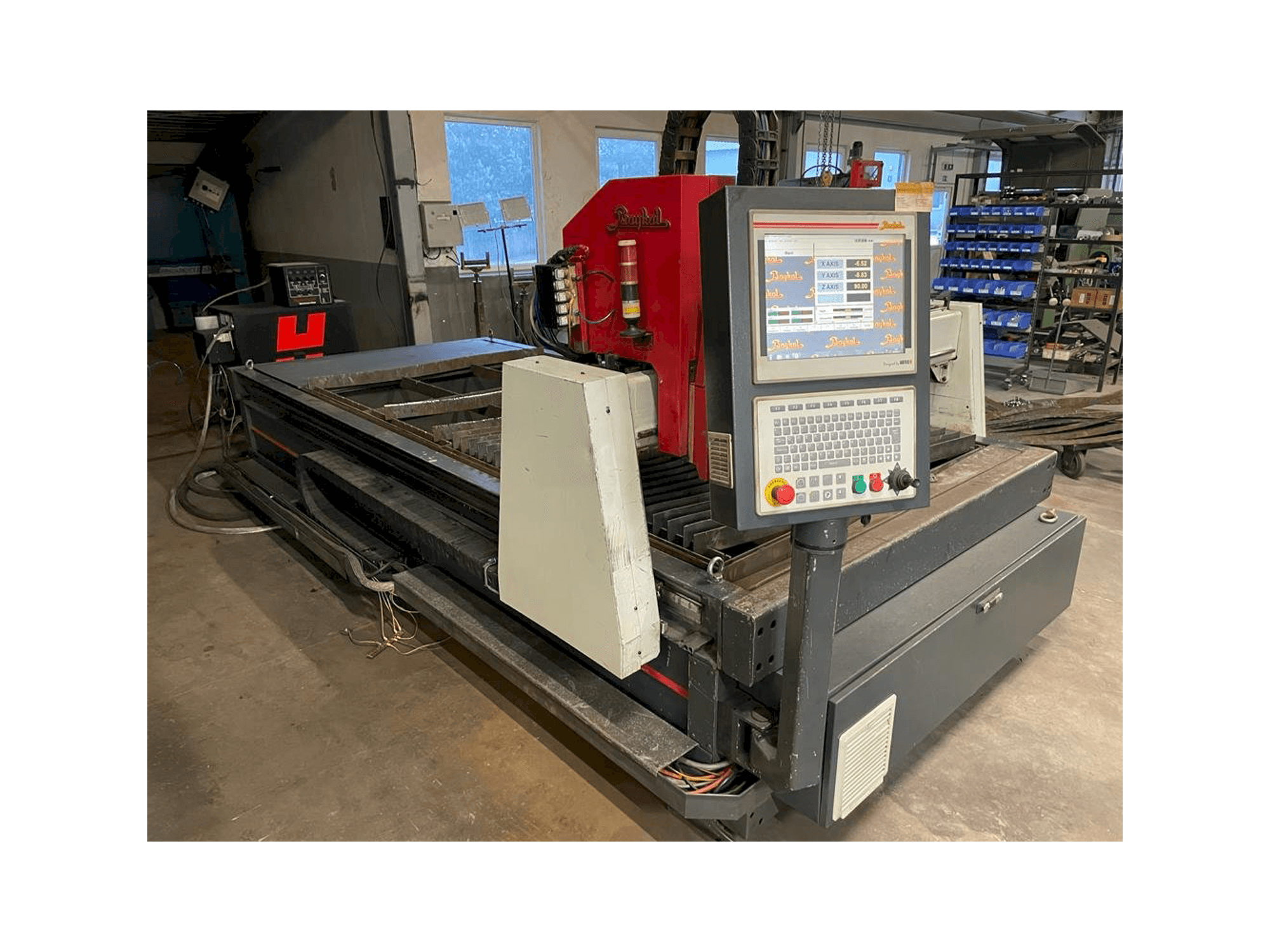 Čelní pohled na Baykal BPH 1503 + Hypertherm HPR 130 stroj