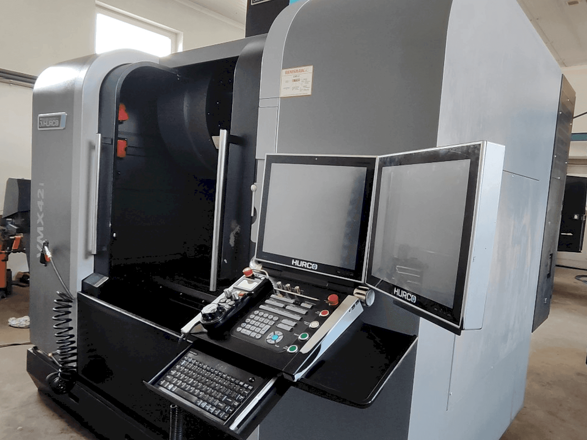 Čelní pohled na Hurco VMX 42i (2018) stroj
