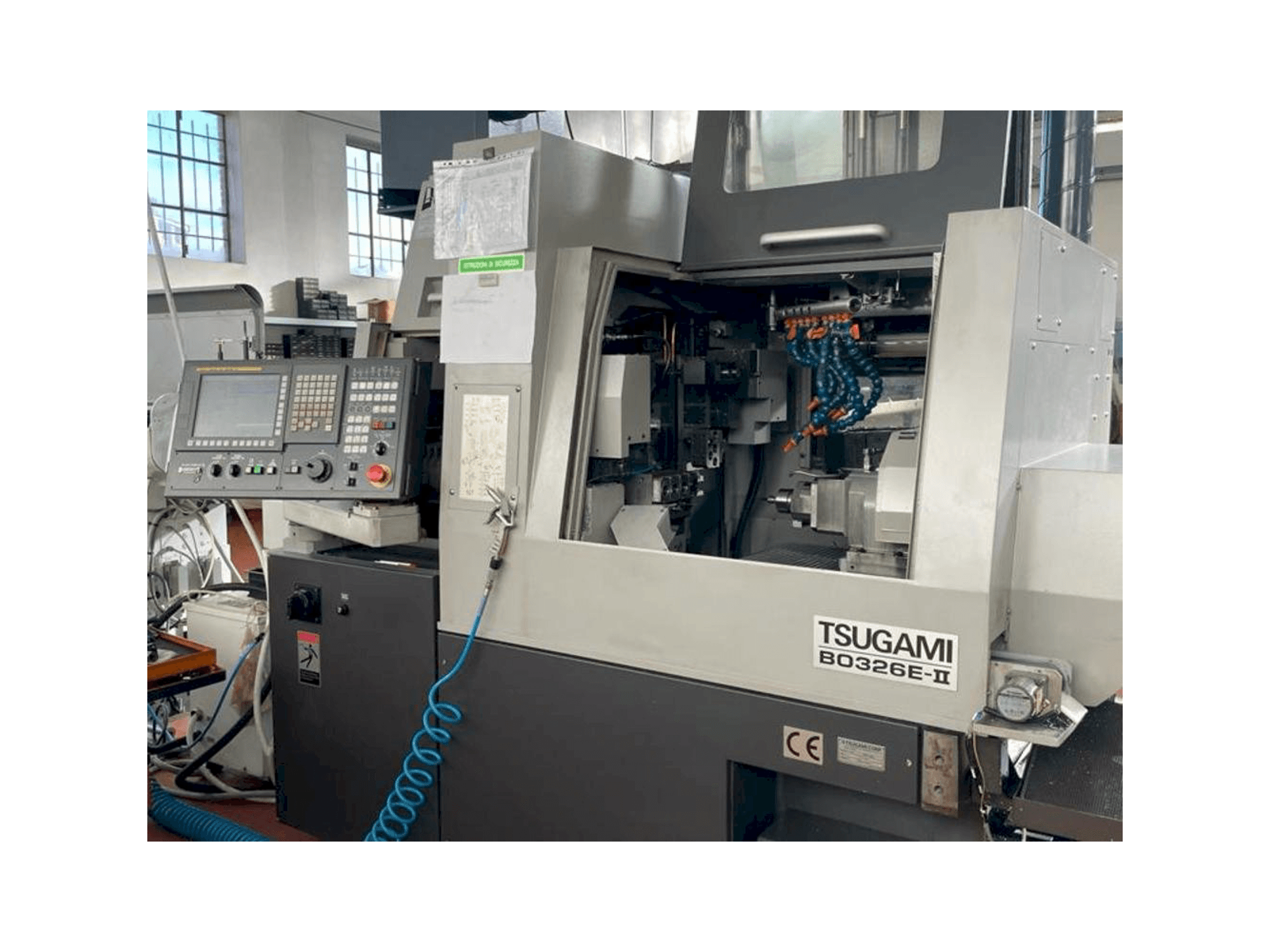 Čelní pohled na TSUGAMI B0326E-II stroj