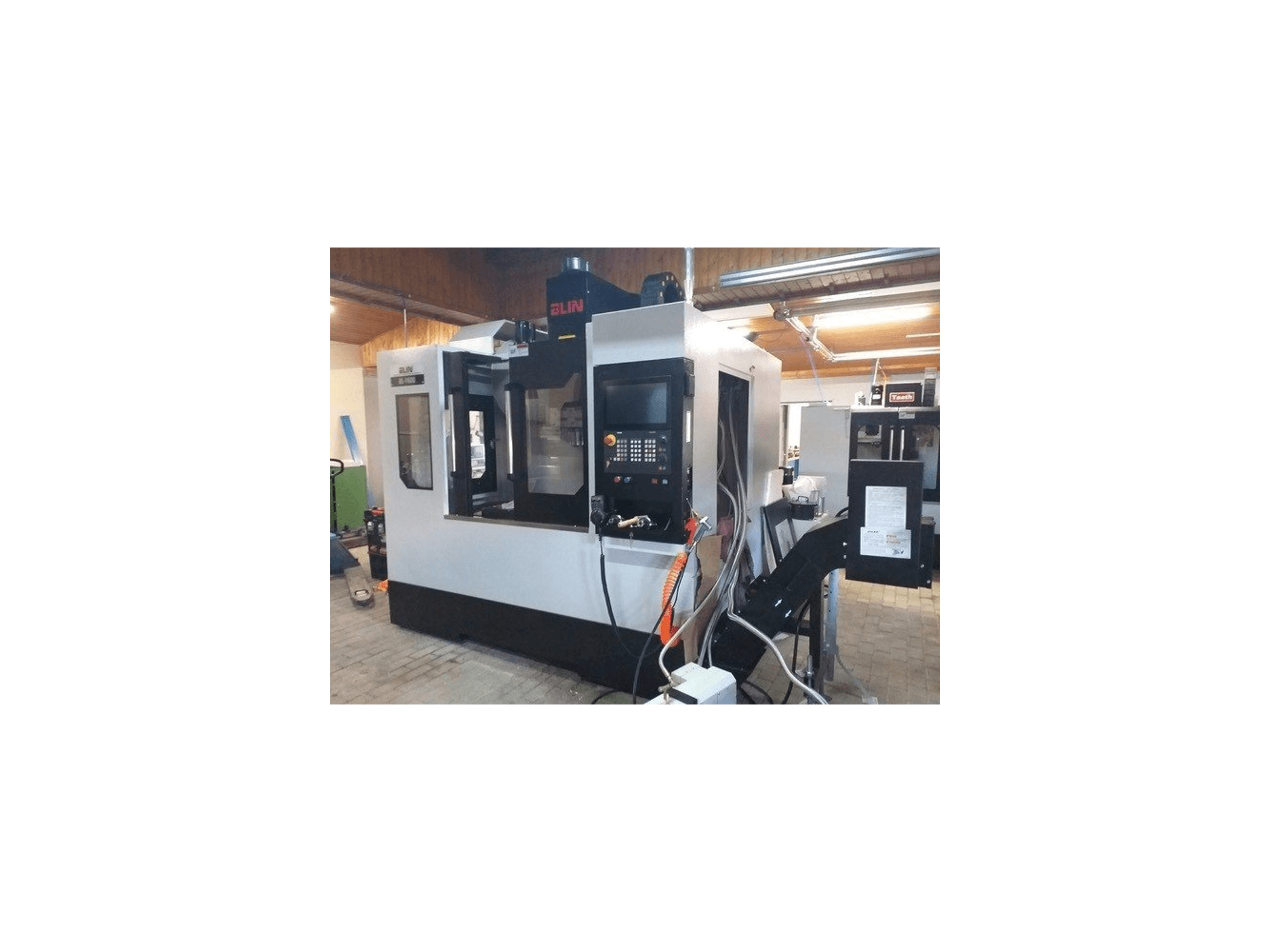 Čelní pohled na TAATH BL-Y855 stroj