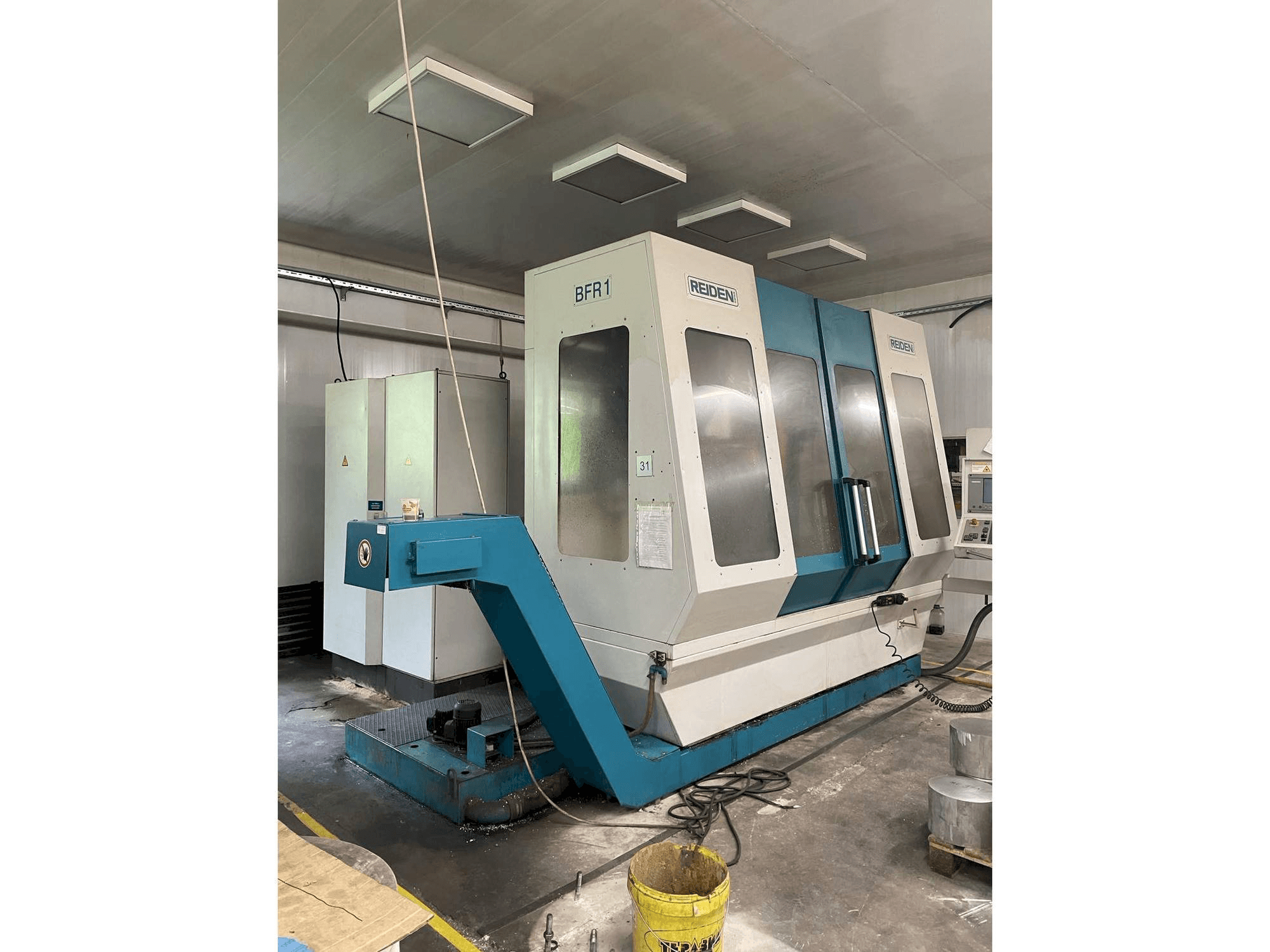 Čelní pohled na Reiden BFR 1 stroj