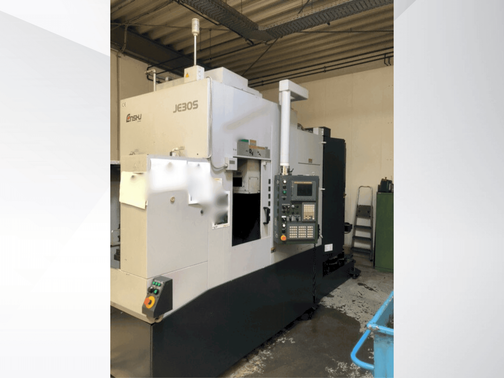 Čelní pohled na Enshu Je30S stroj