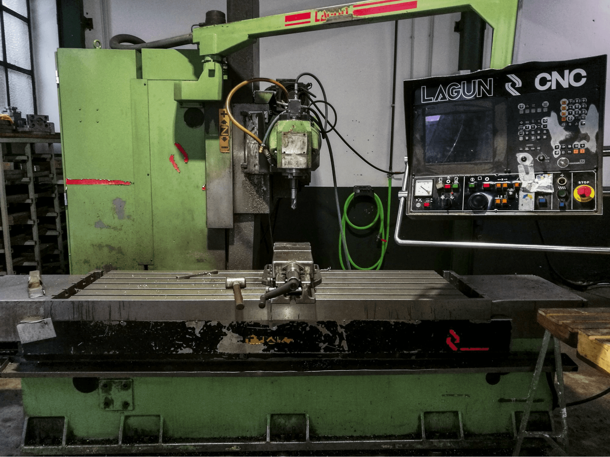 Čelní pohled na Lagun FBF 1800 stroj