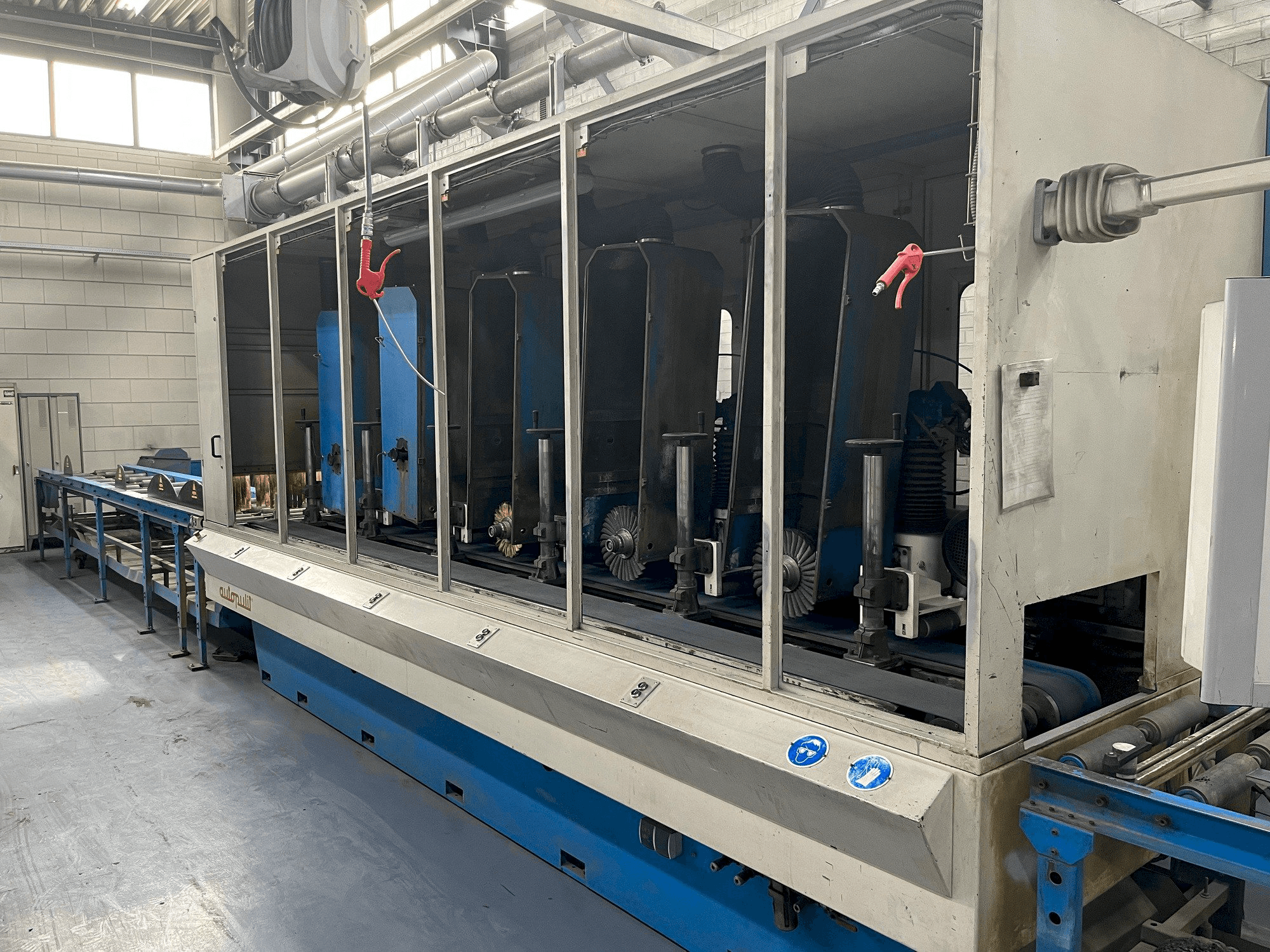 Čelní pohled na Autopulit E4R-200/5UP stroj