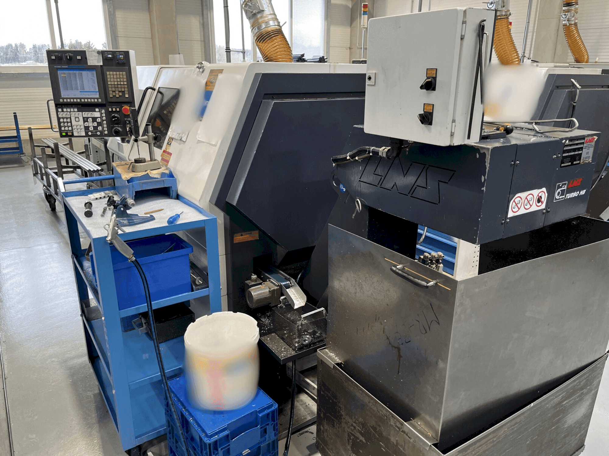 Čelní pohled na Miyano BNA-42DHY stroj