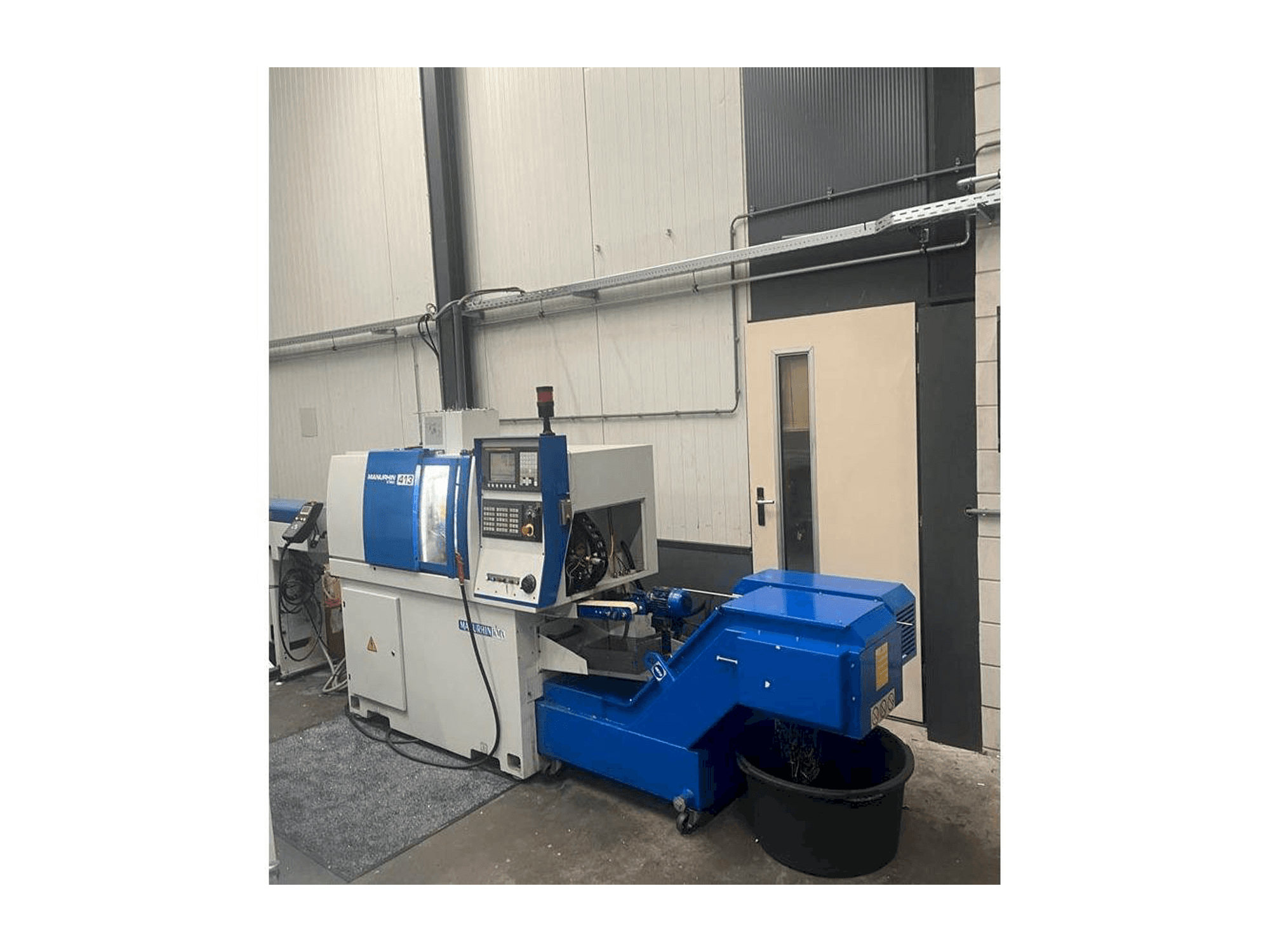 Čelní pohled na Manurhin K'MX 413 stroj