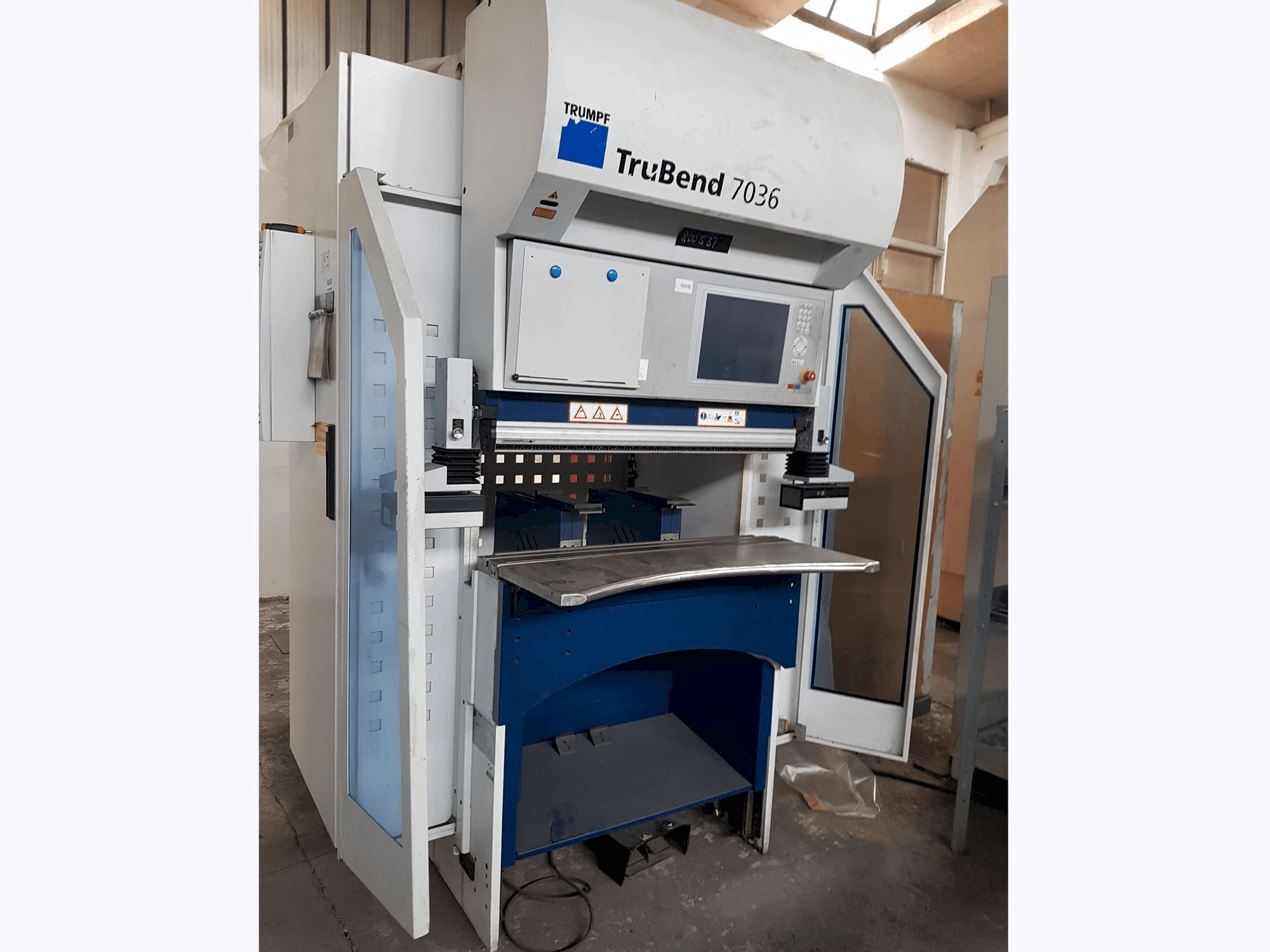 Čelní pohled na Trumpf TruBend 7036 stroj